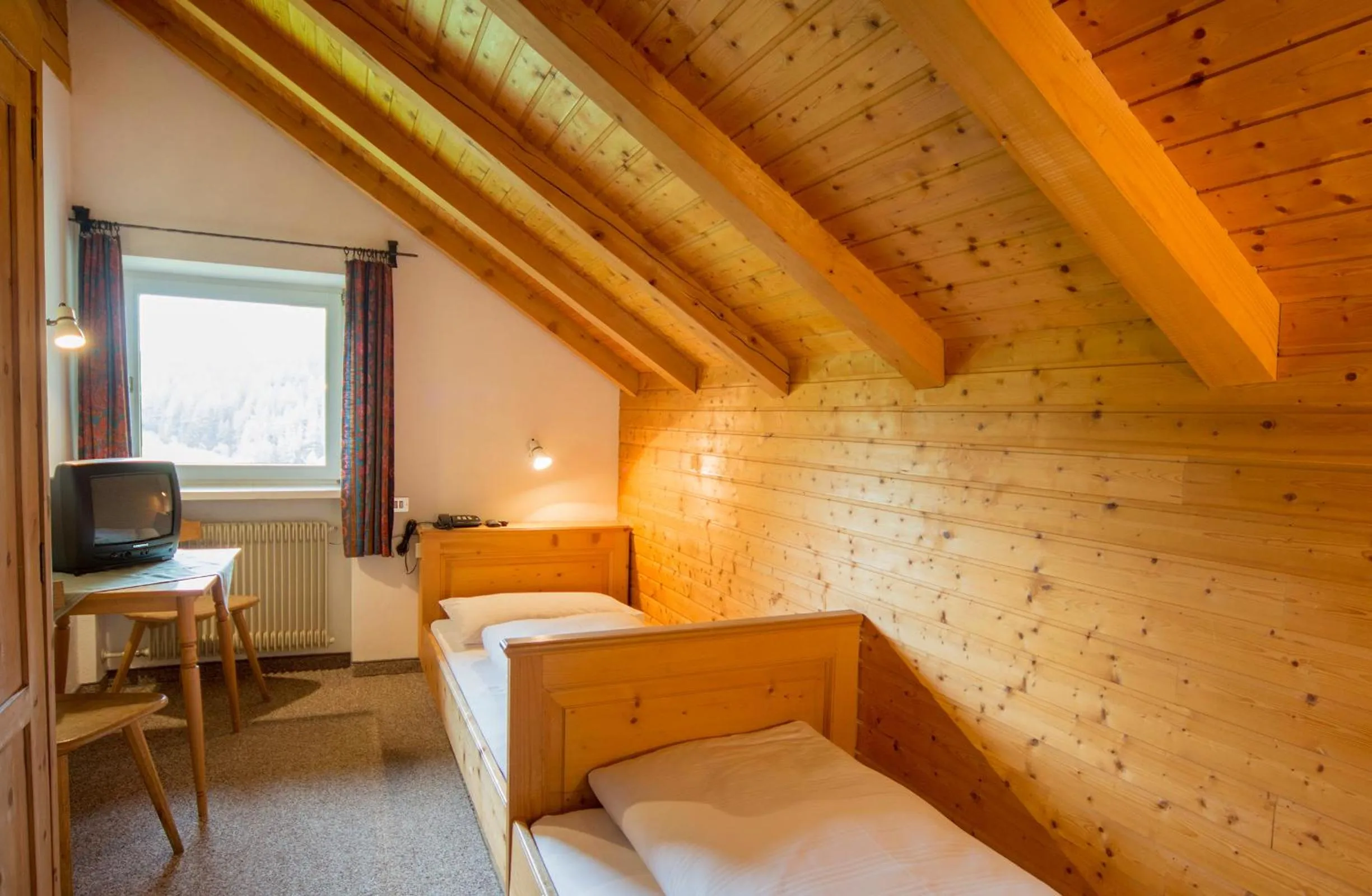 Photo of the whole room, Bed in Berghotel Kason