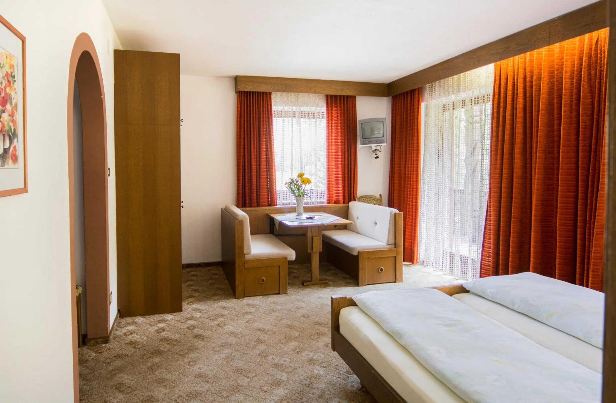 Photo of the whole room, Bed in Berghotel Kason