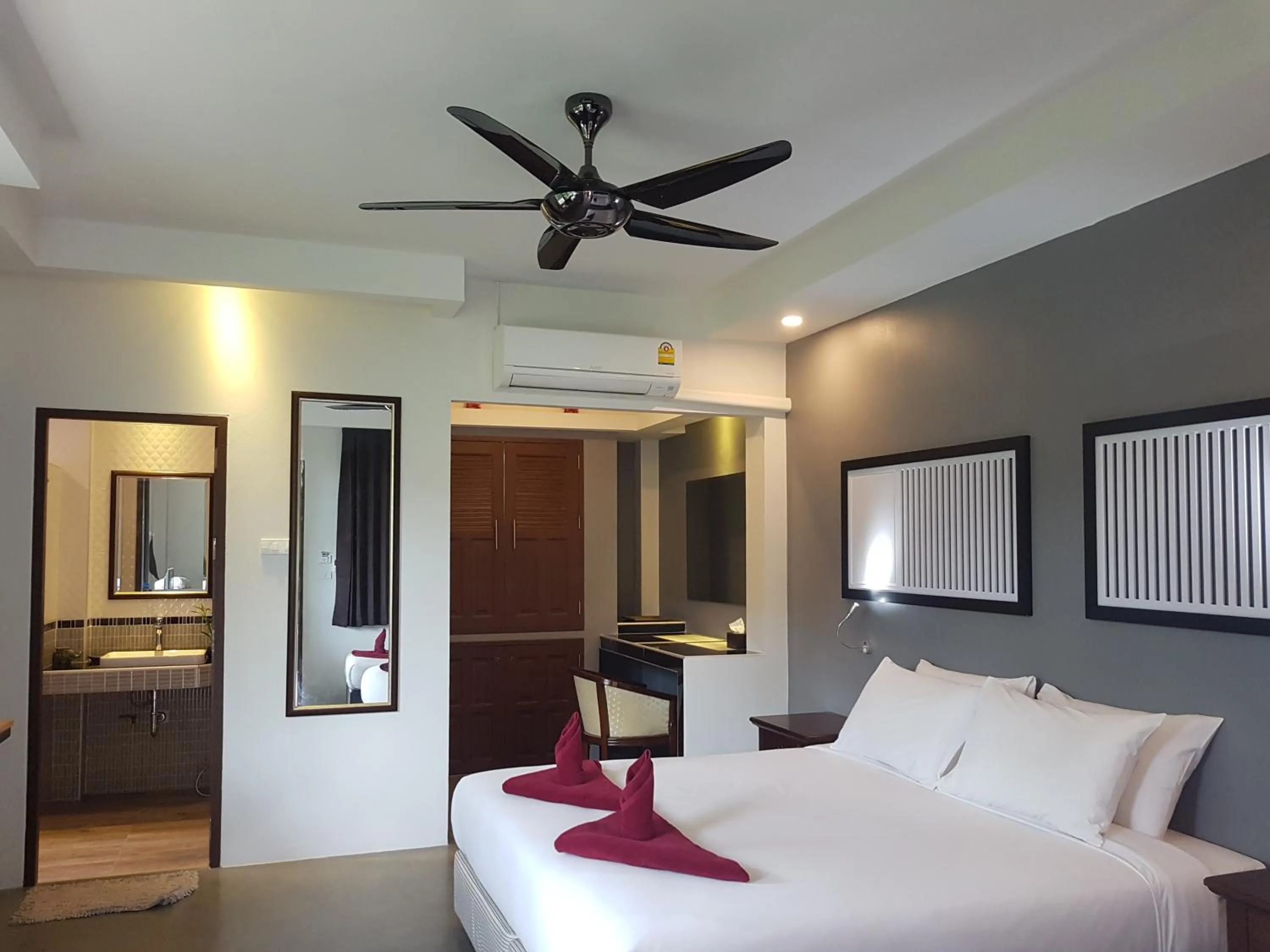 Photo of the whole room, Bed in Balcony Villa