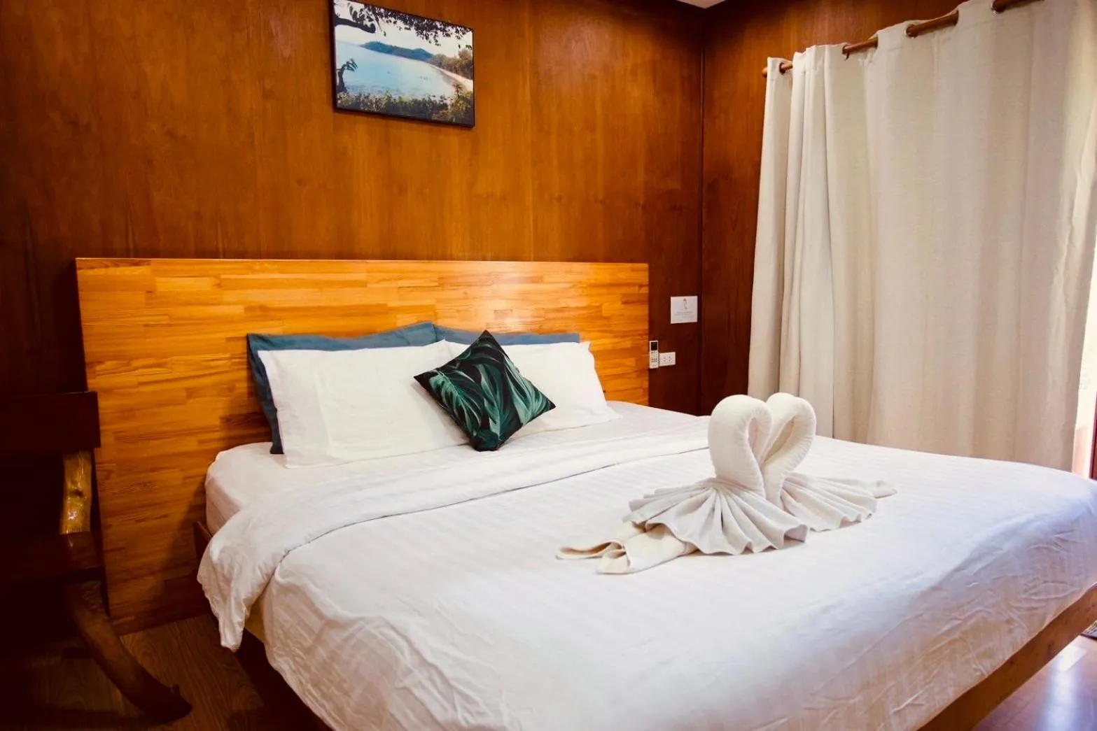 Bed in Suan Maprao Ko Kut Resort