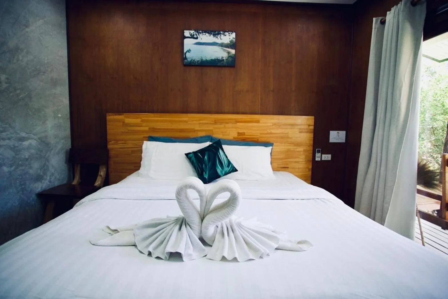 Bed in Suan Maprao Ko Kut Resort