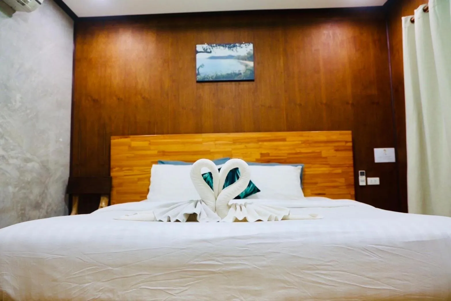 Bed in Suan Maprao Ko Kut Resort