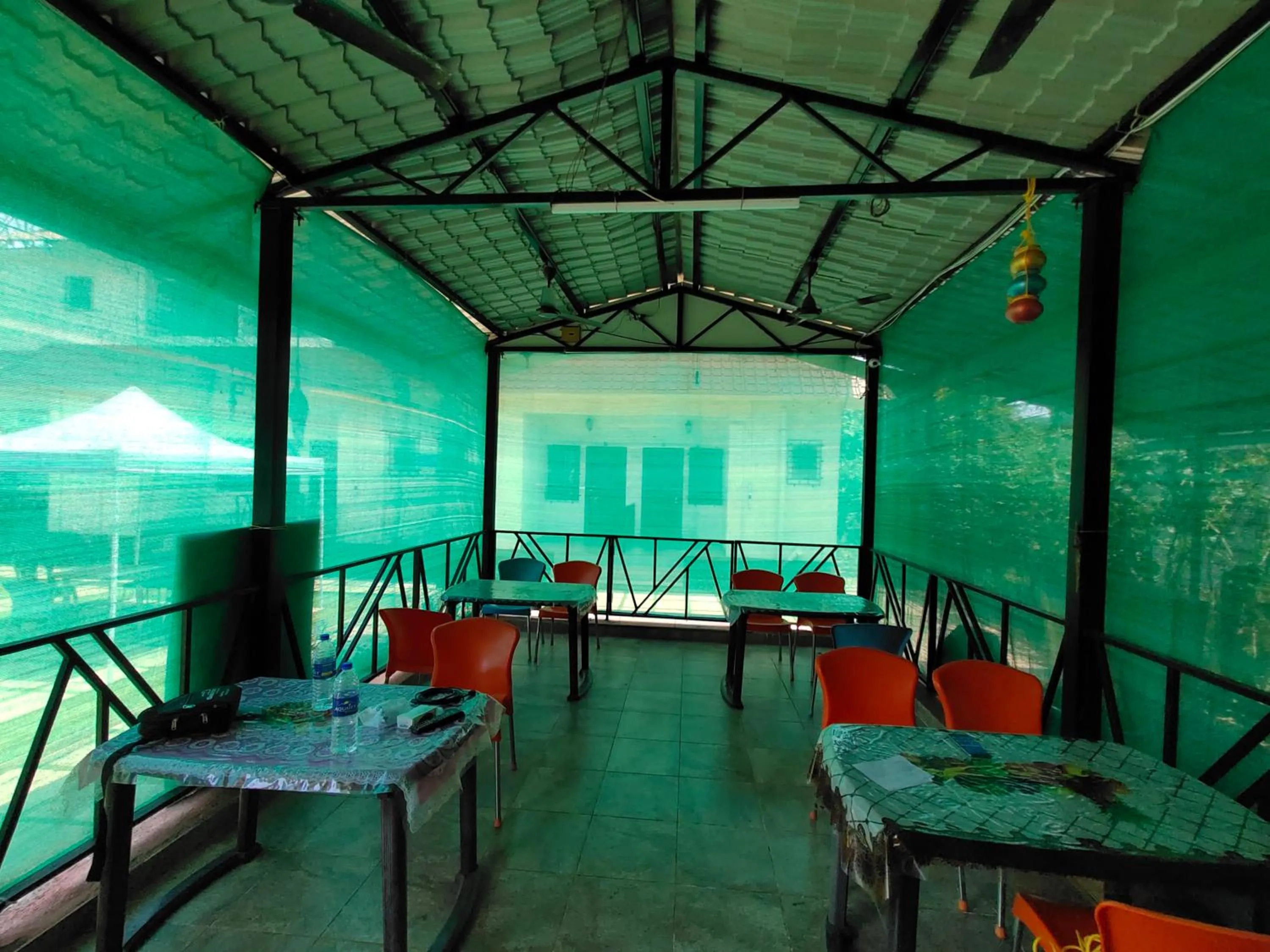 Restaurant/places to eat in Whistling Waves Beach Resort