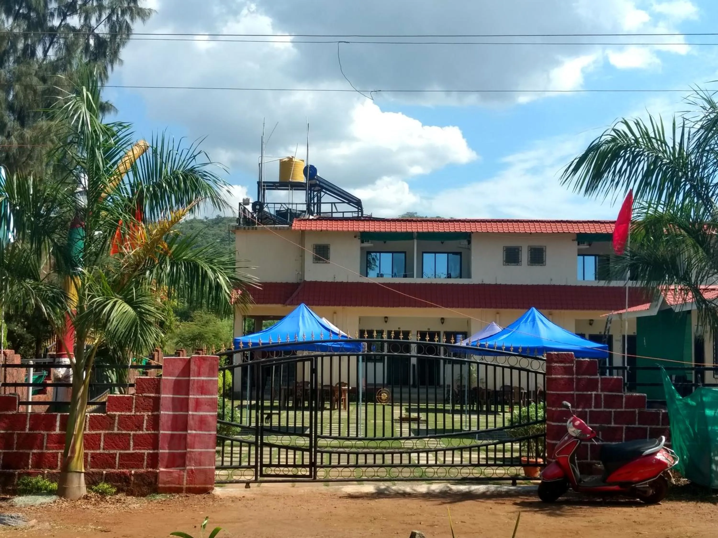 Property building in Whistling Waves Beach Resort