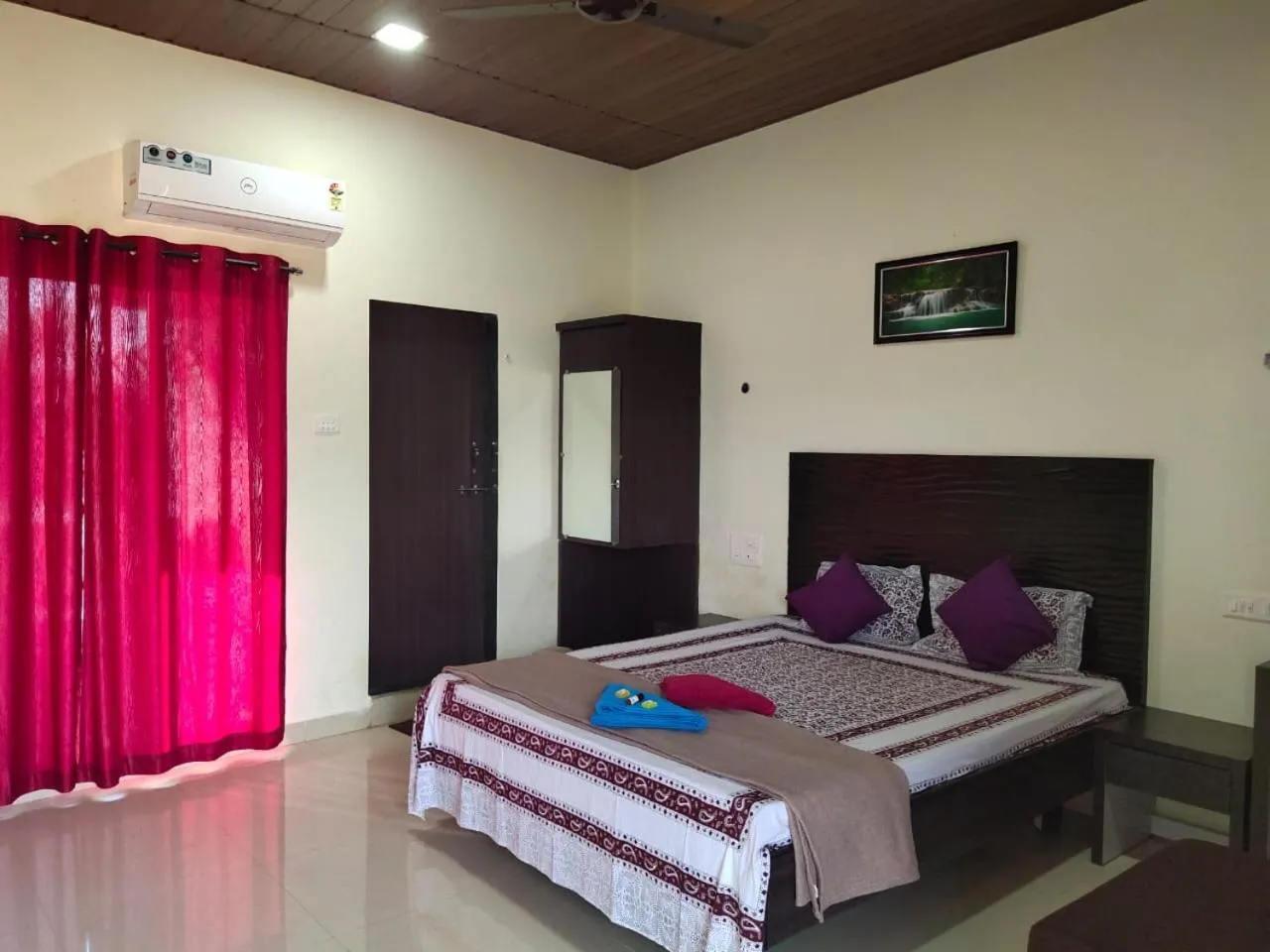 Bed in Whistling Waves Beach Resort