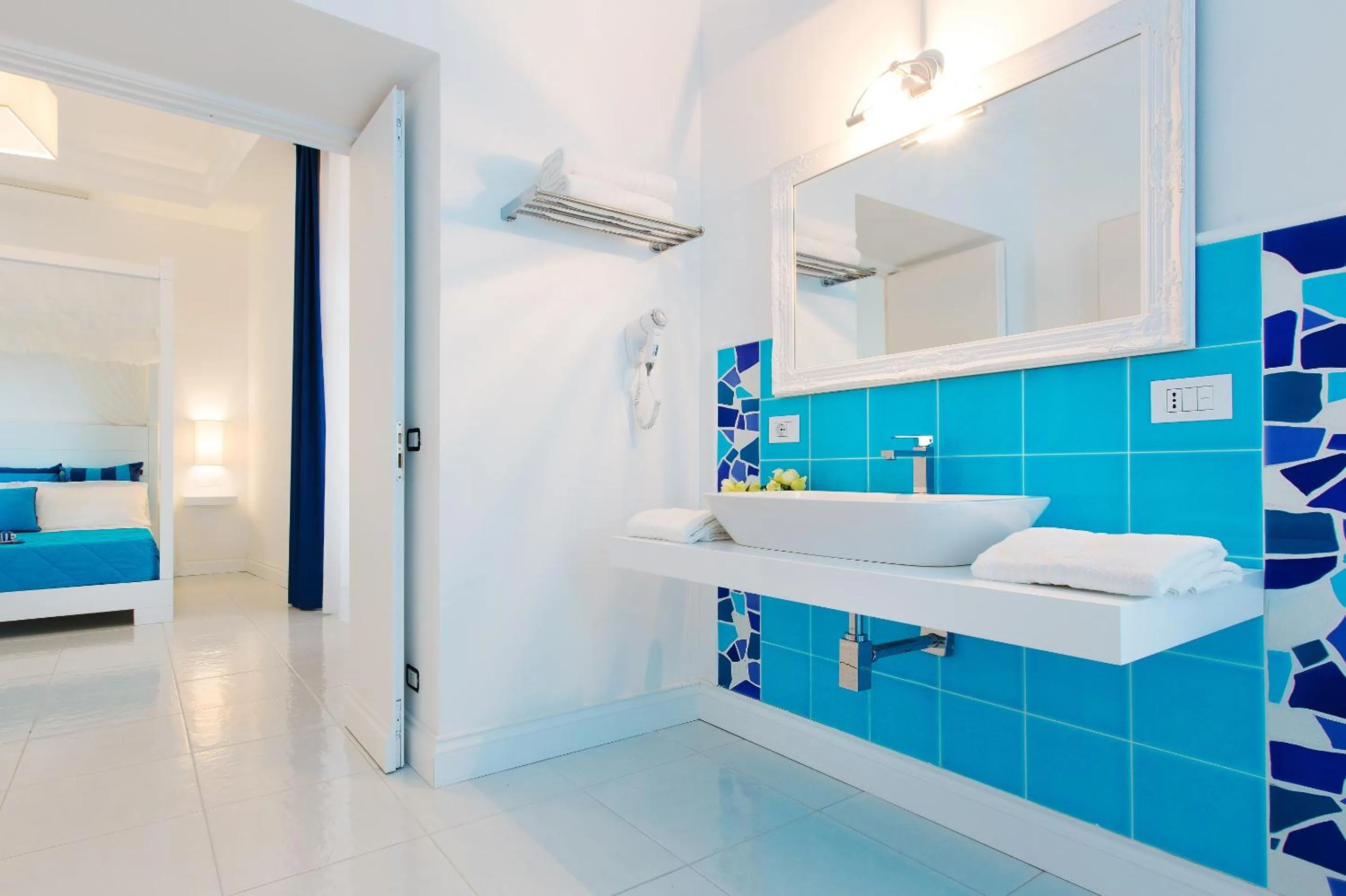 Bathroom, Bed in Palazzo Murrano - Adults Only