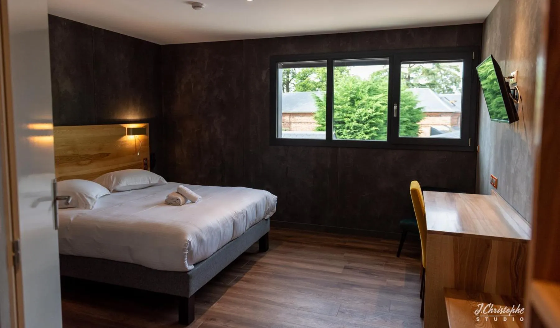 TV and multimedia, Bed in Logis - Hotel & Restaurant La Corne d 'Abondance