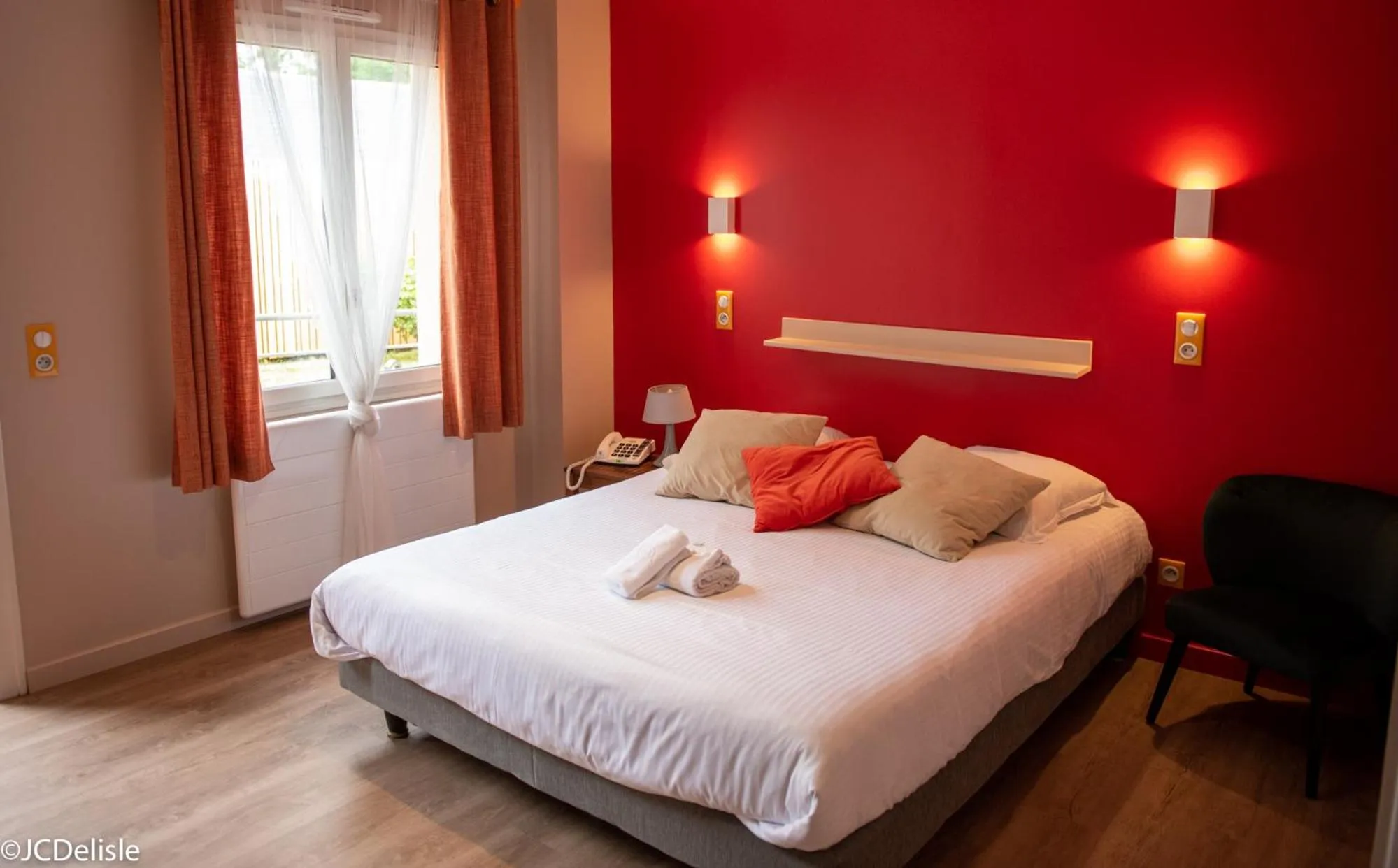 Property building, Bed in Logis - Hotel & Restaurant La Corne d 'Abondance