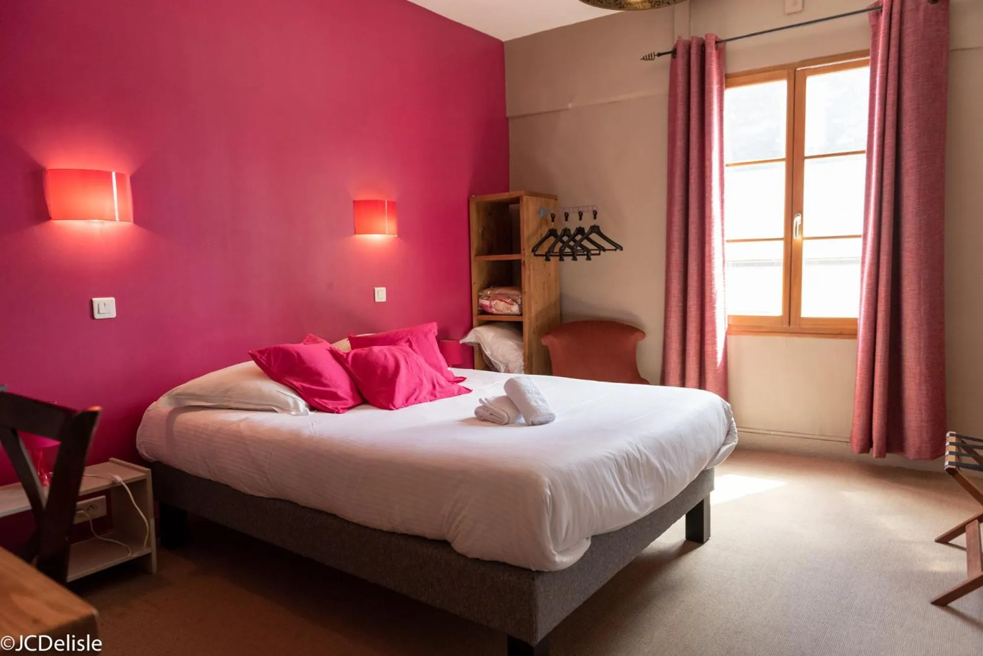 Bed in Logis - Hotel & Restaurant La Corne d 'Abondance