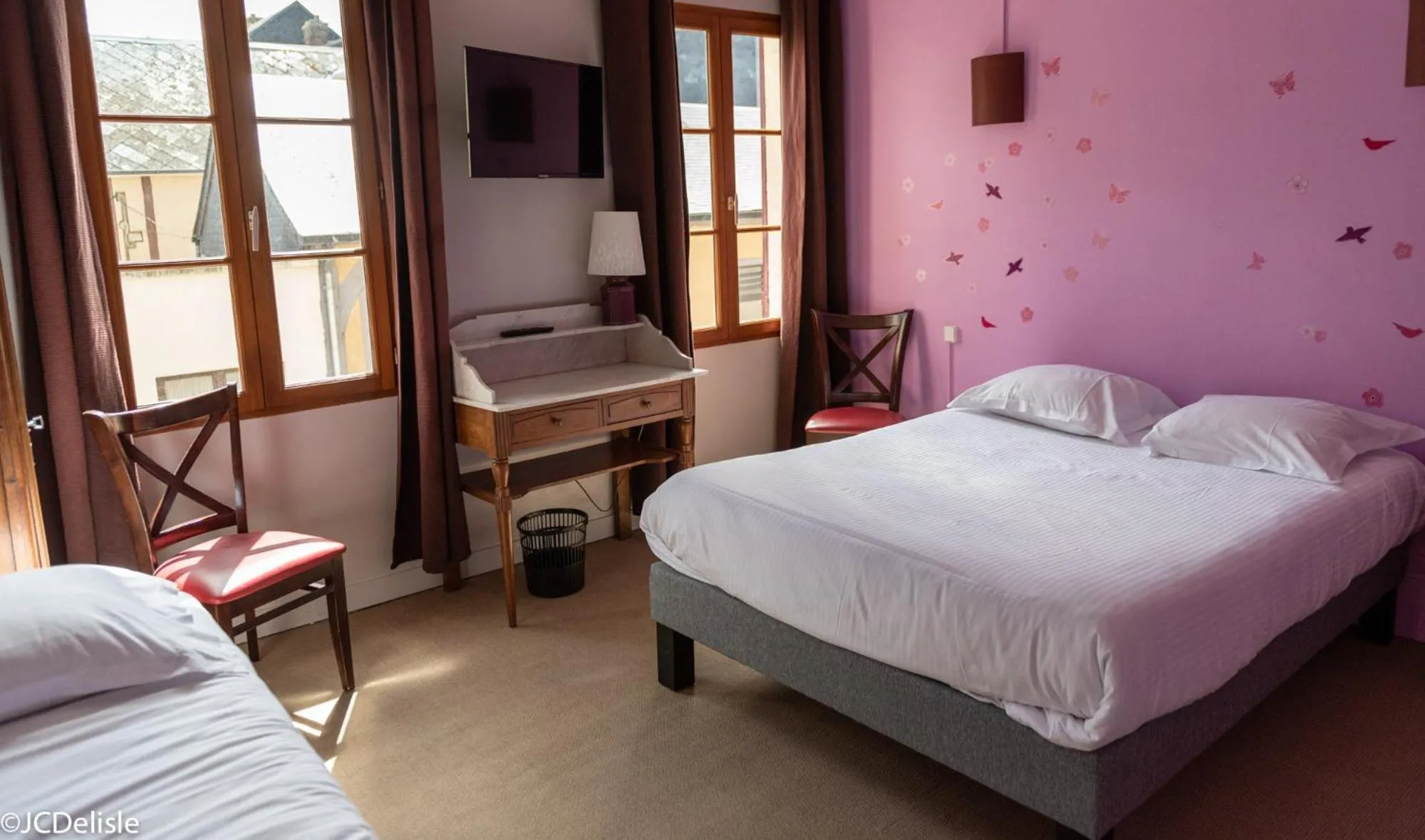 Property building, Bed in Logis - Hotel & Restaurant La Corne d 'Abondance