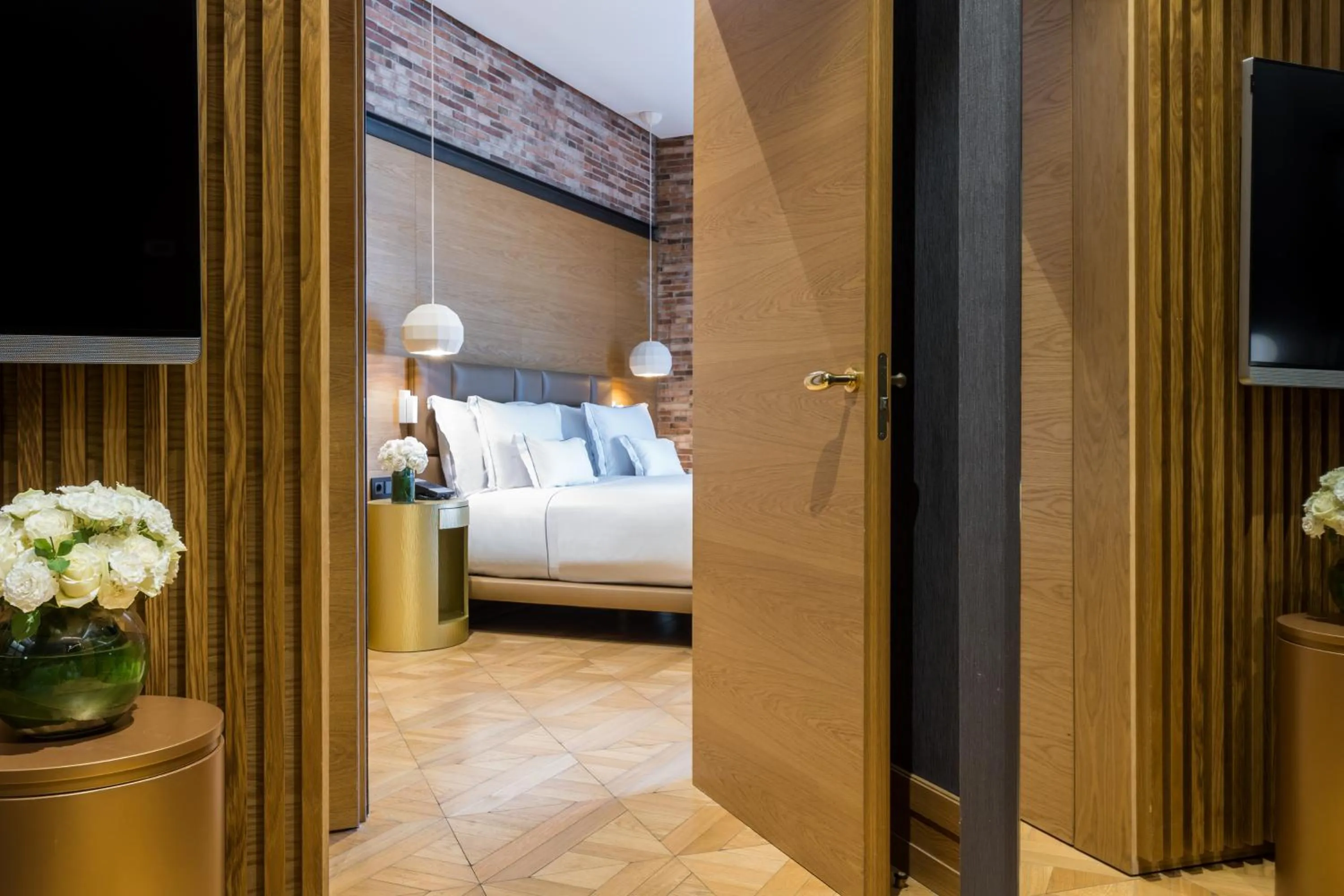 Bedroom, Bed in Monument Hotel