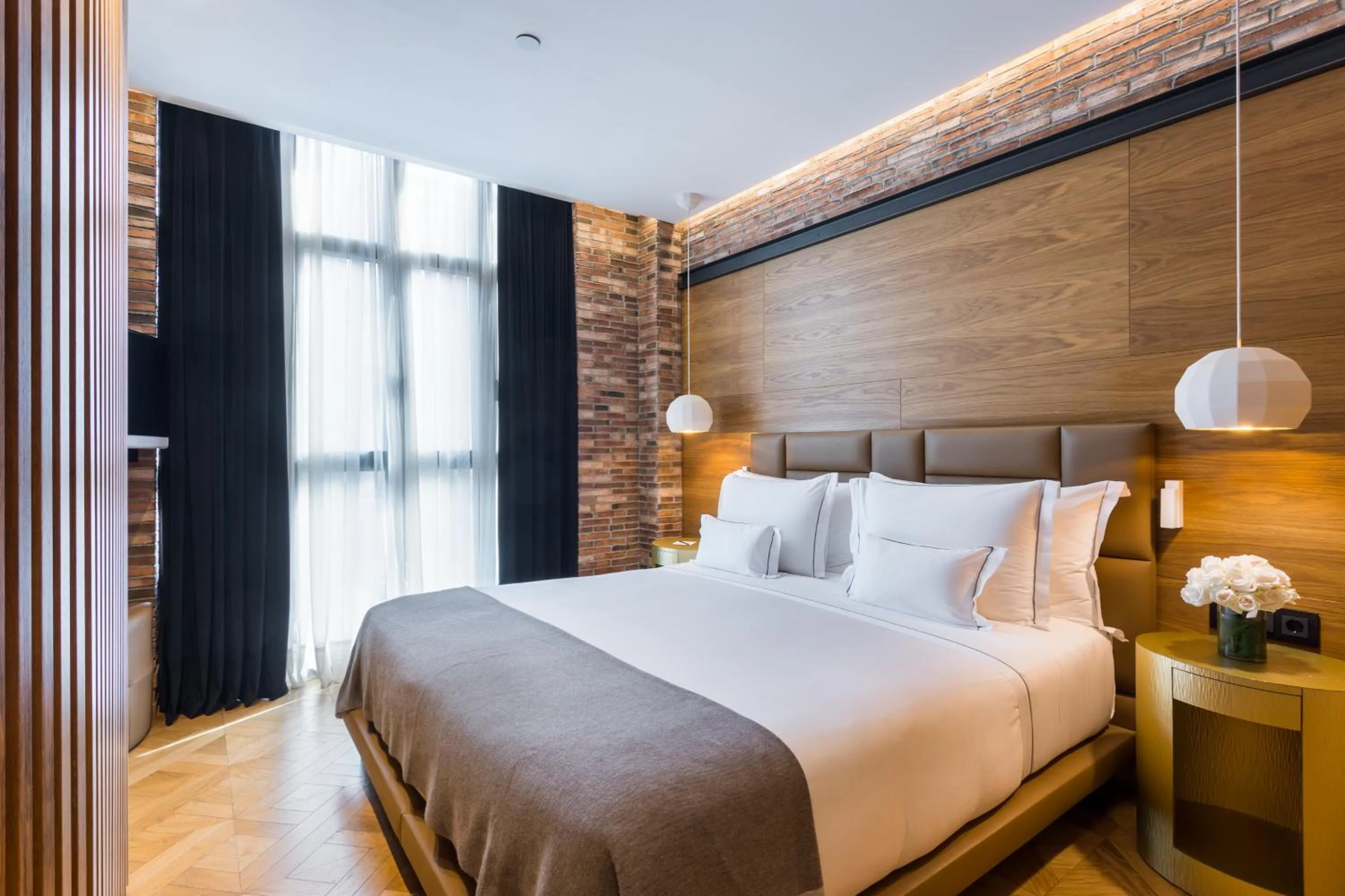 Photo of the whole room, Bed in Monument Hotel