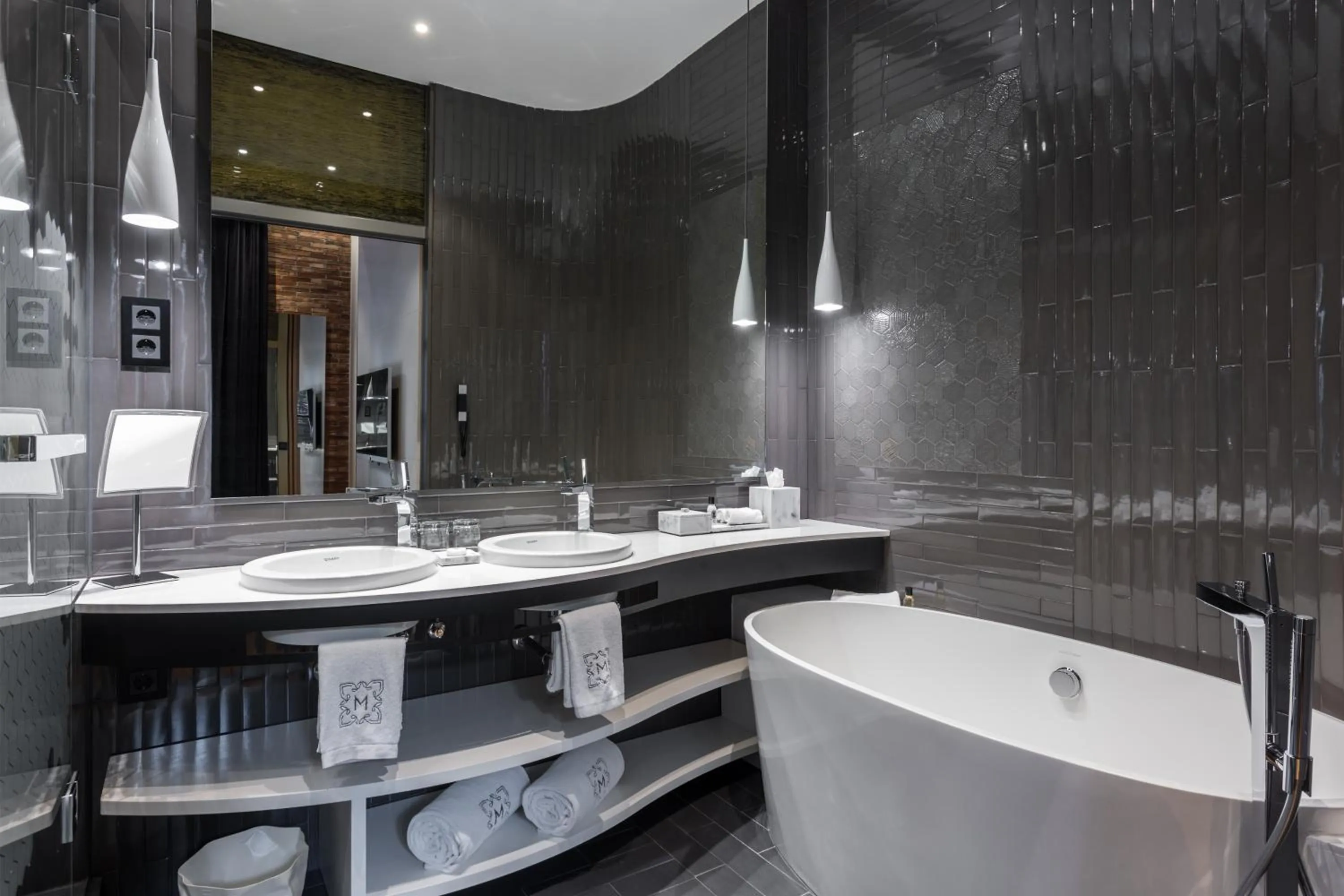 Shower in Monument Hotel