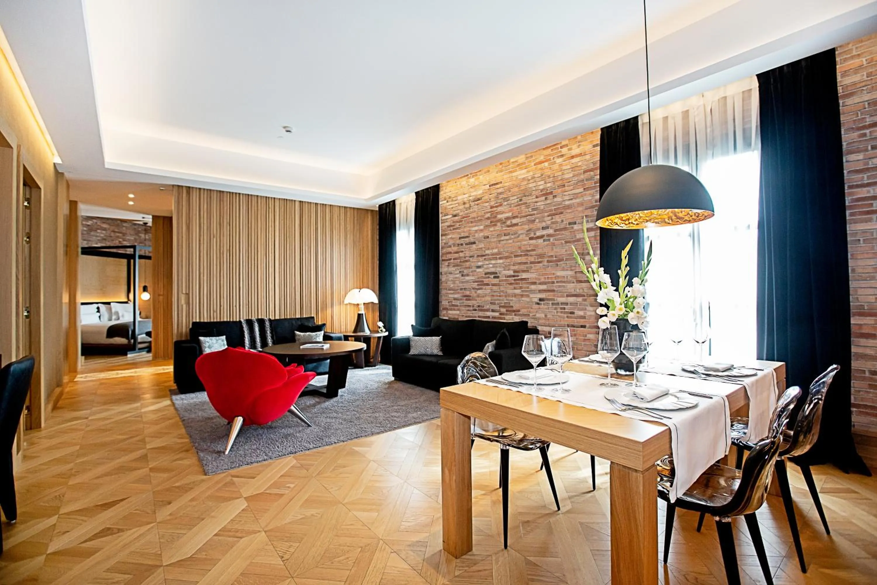 Living room in Monument Hotel