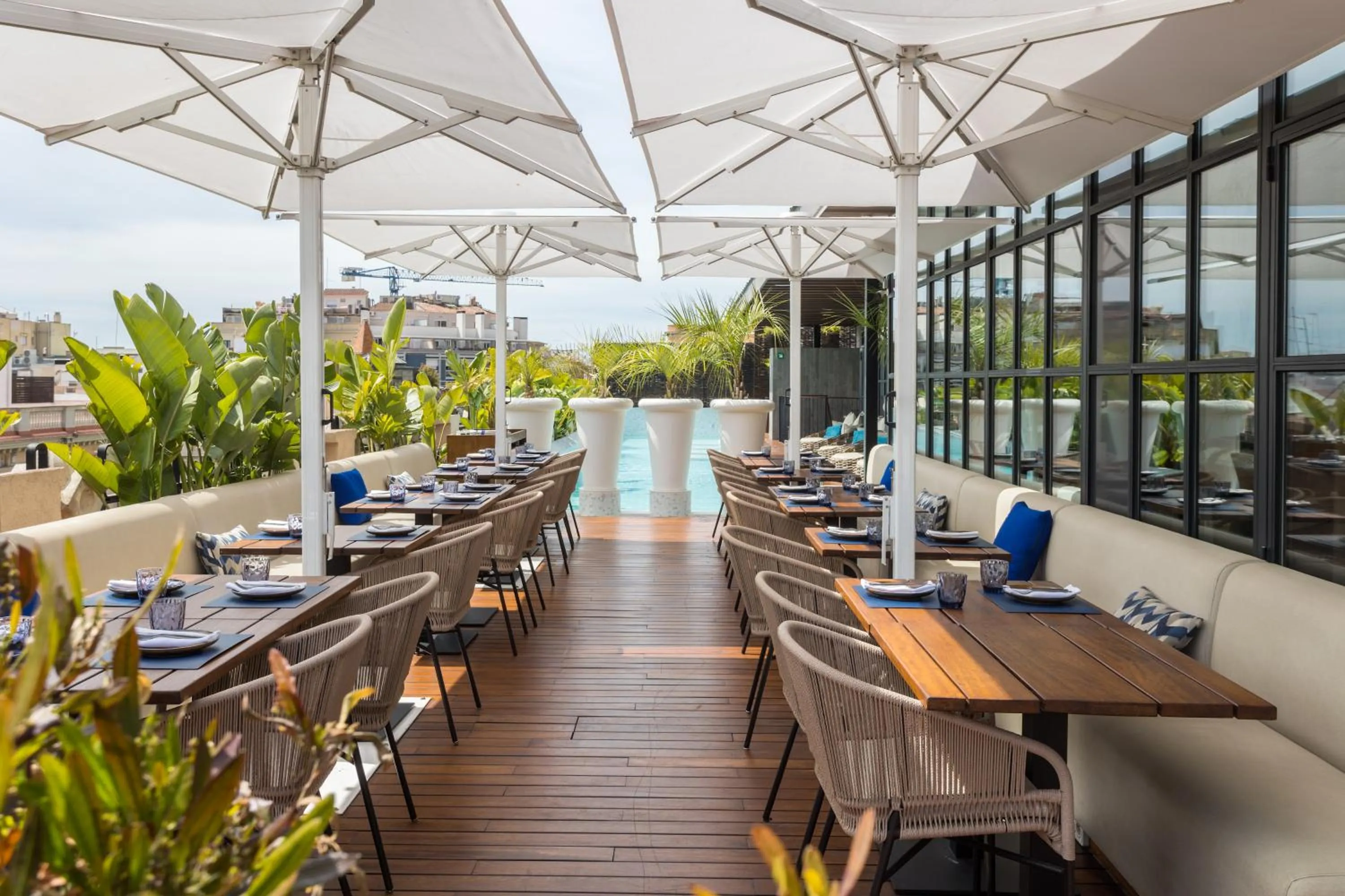 Restaurant/places to eat in Monument Hotel