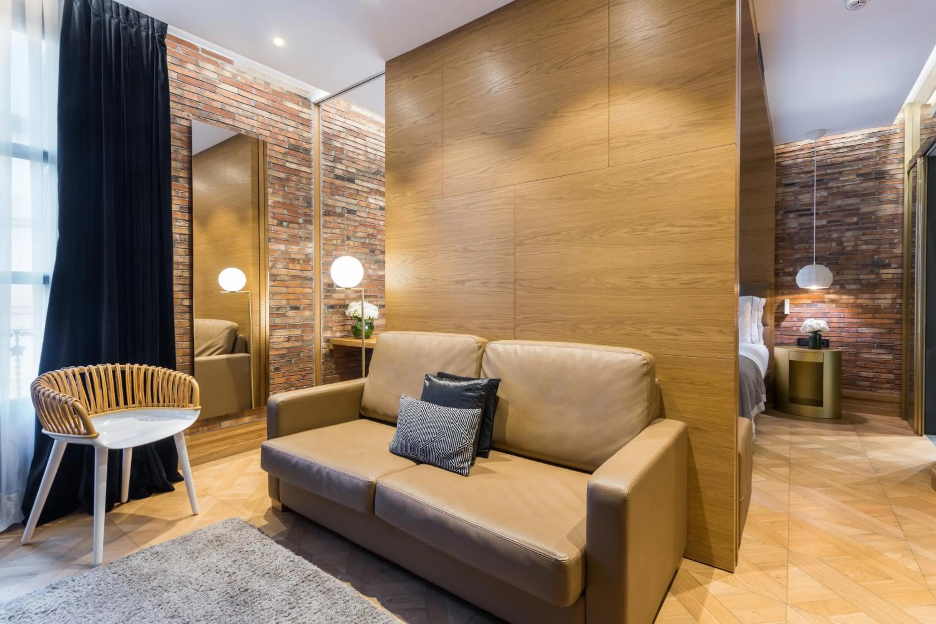 Living room in Monument Hotel