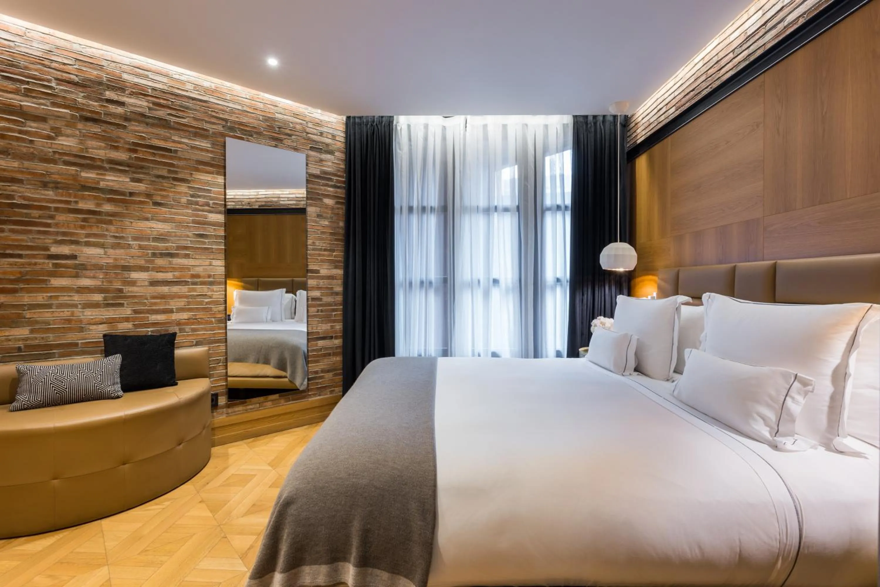 Photo of the whole room, Bed in Monument Hotel