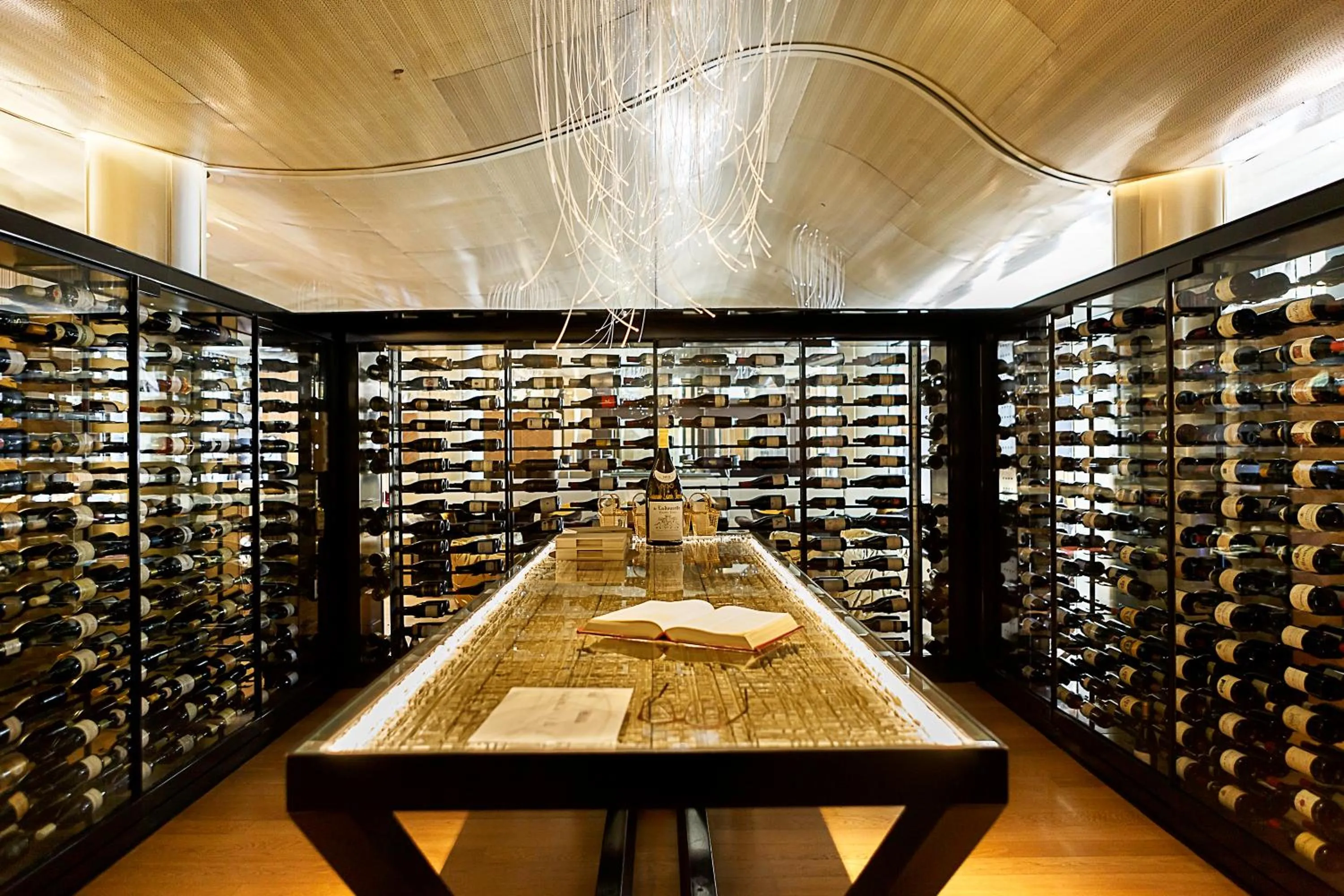 Restaurant/places to eat in Monument Hotel