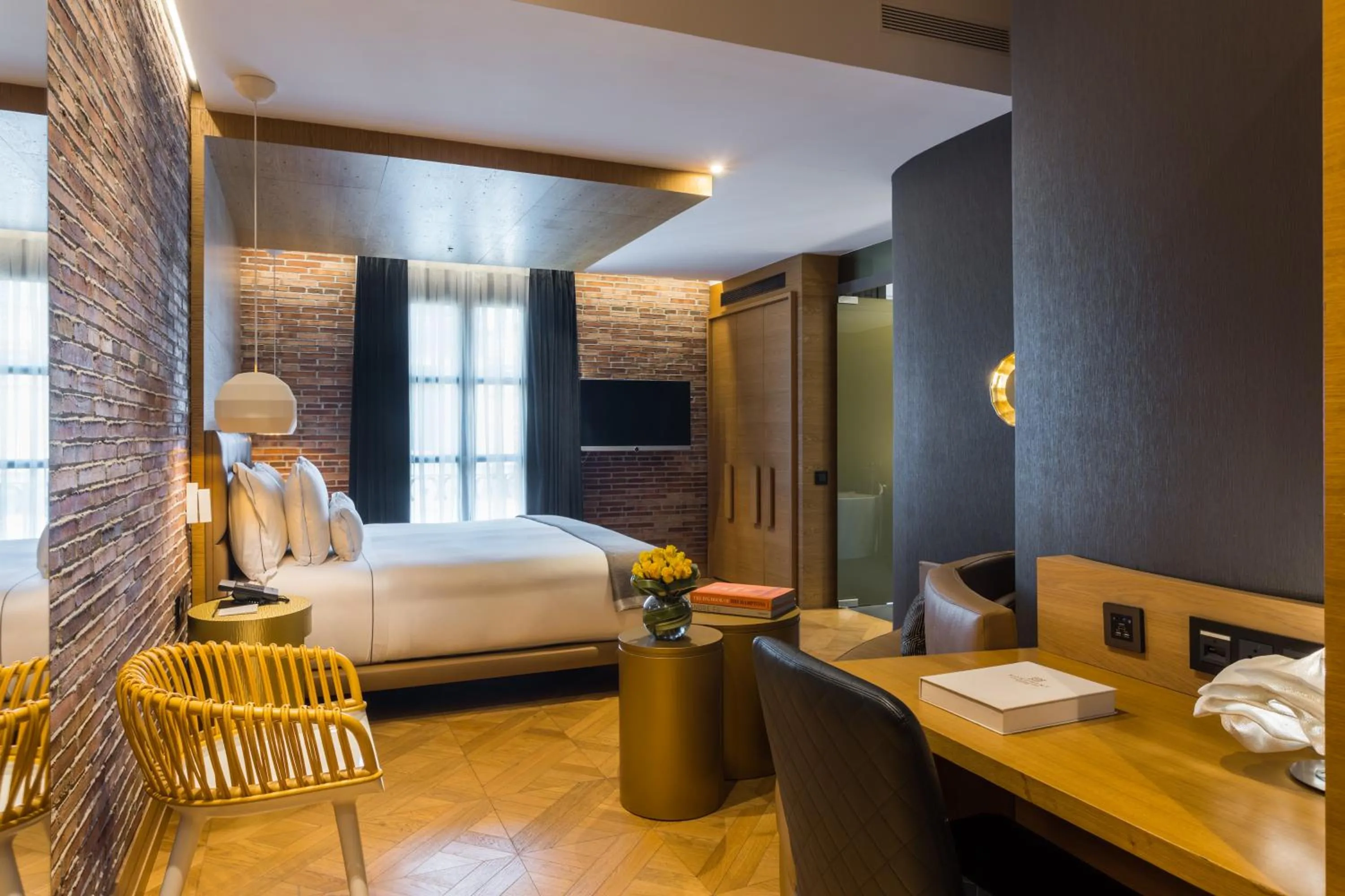 Photo of the whole room, Bed in Monument Hotel