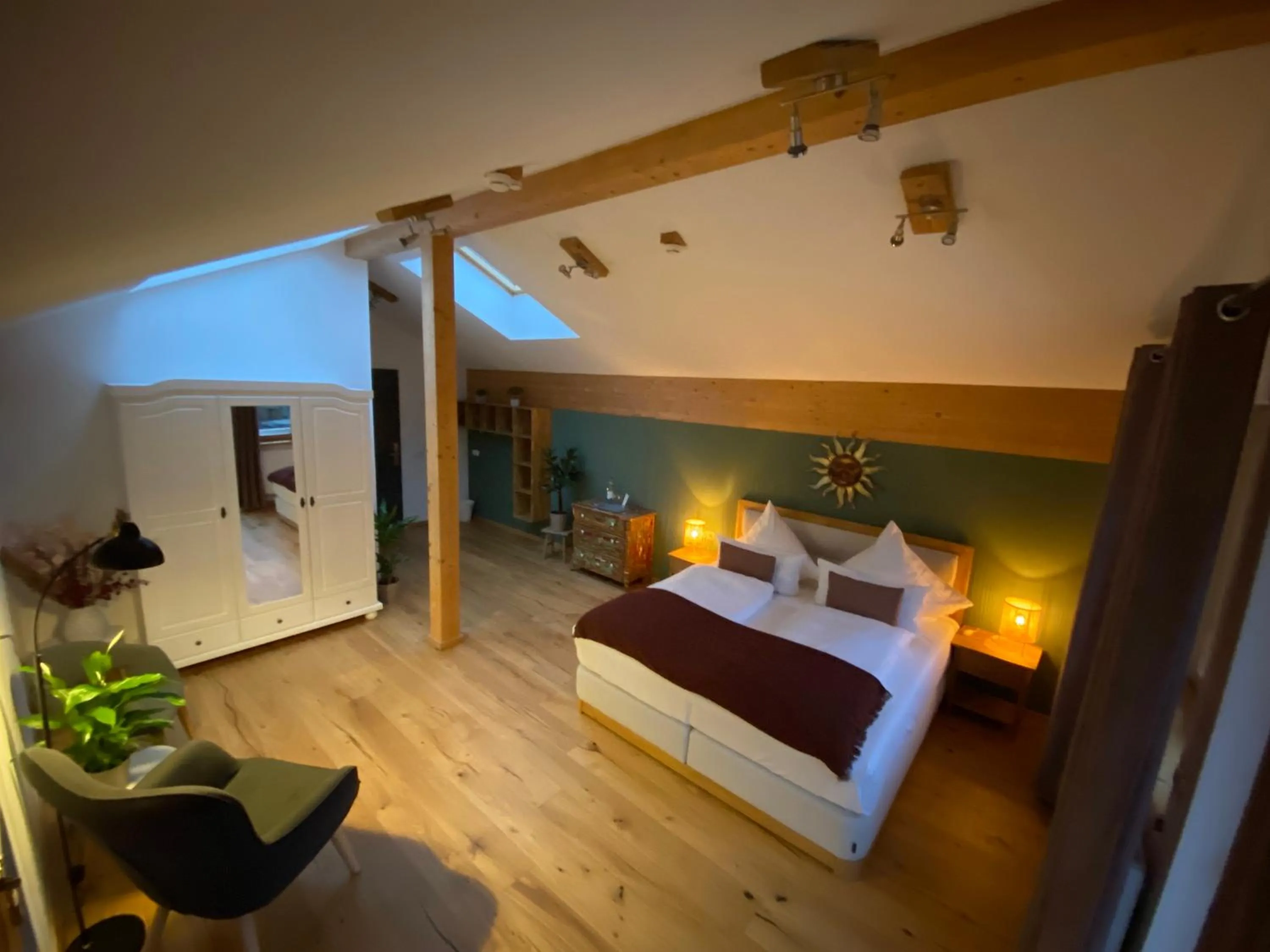 Photo of the whole room, Bed in Grüner Hut - DEIN BERGHOTEL