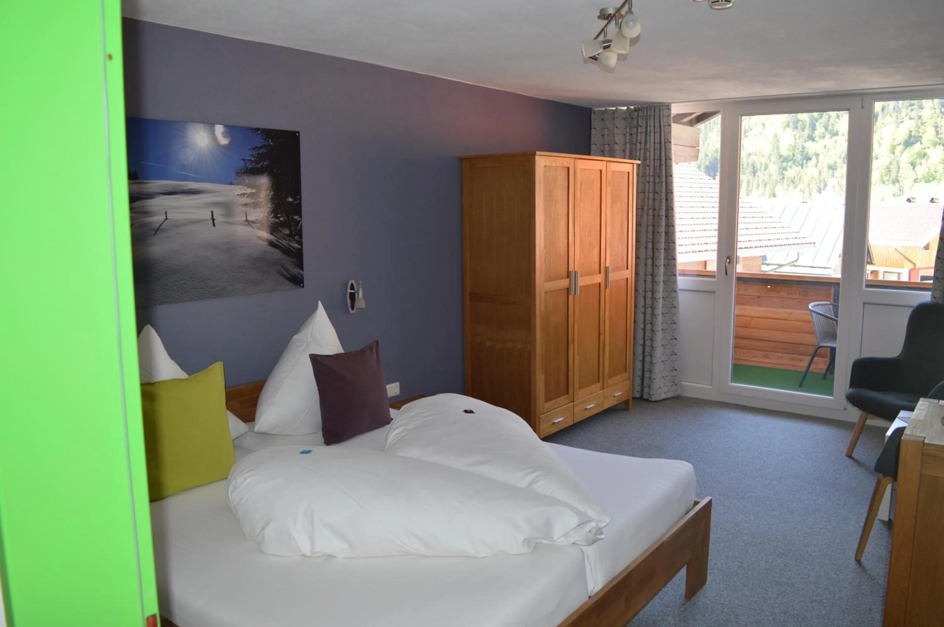 Photo of the whole room, Bed in Grüner Hut - DEIN BERGHOTEL