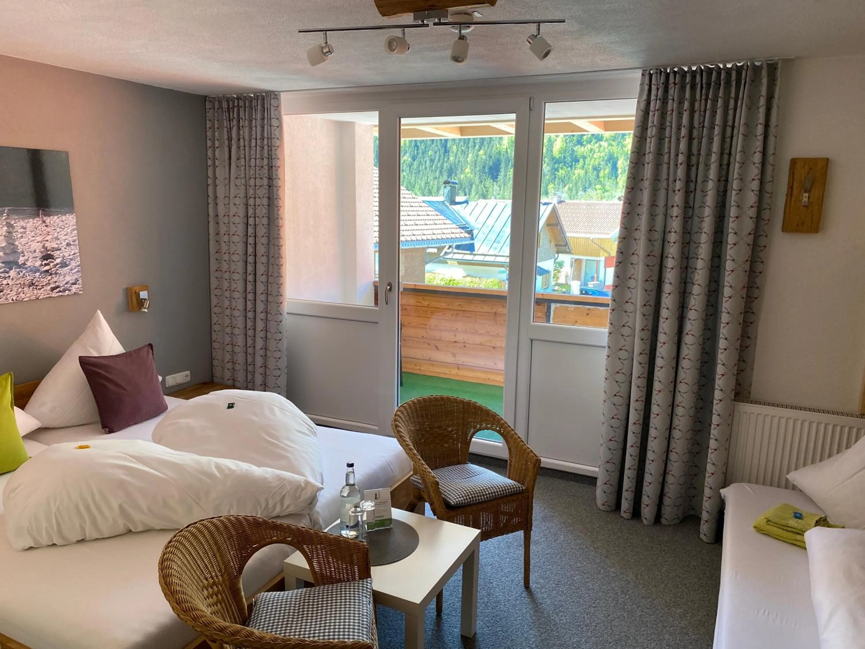 Photo of the whole room, Bed in Grüner Hut - DEIN BERGHOTEL