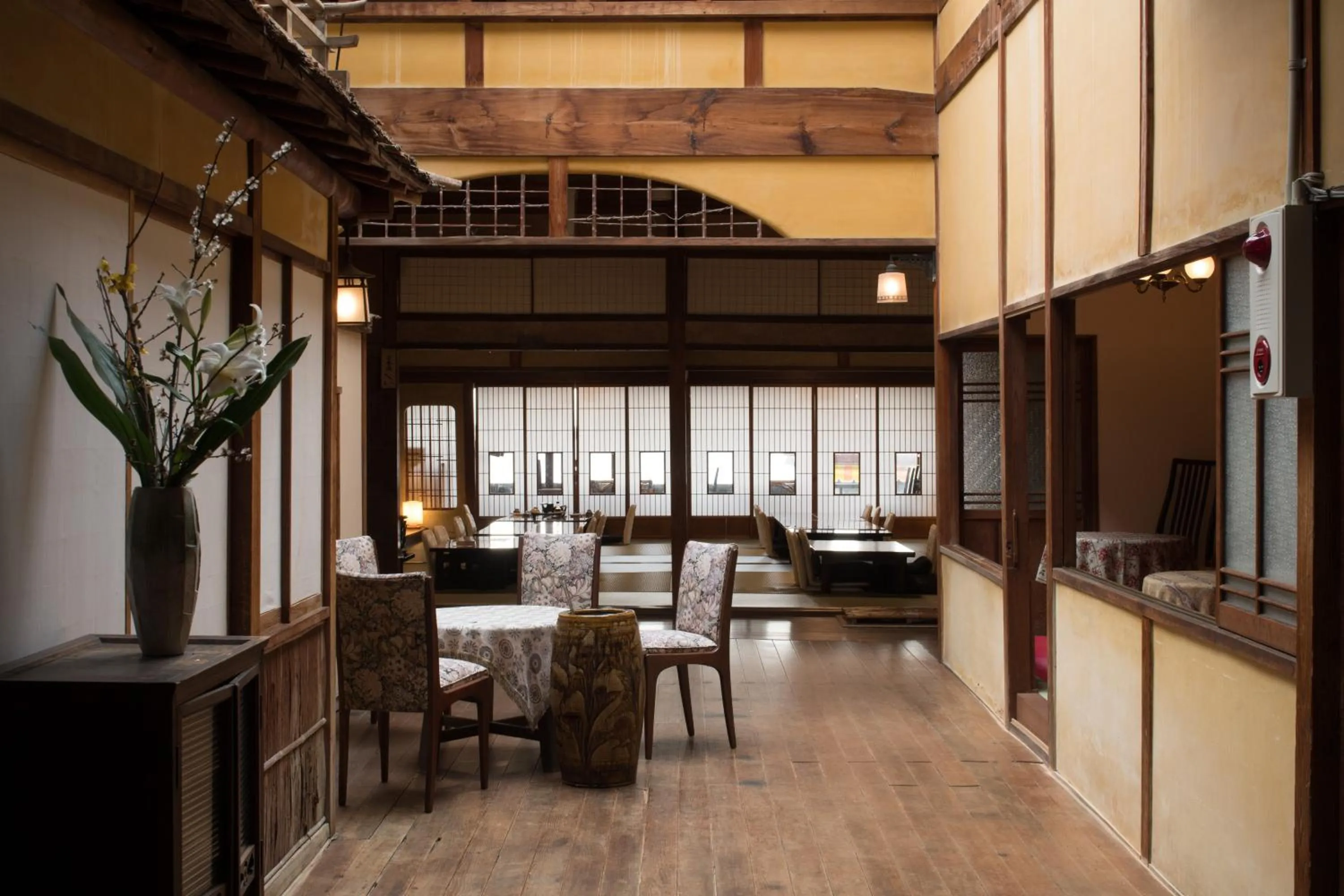 Communal lounge/ TV room in Mihokan