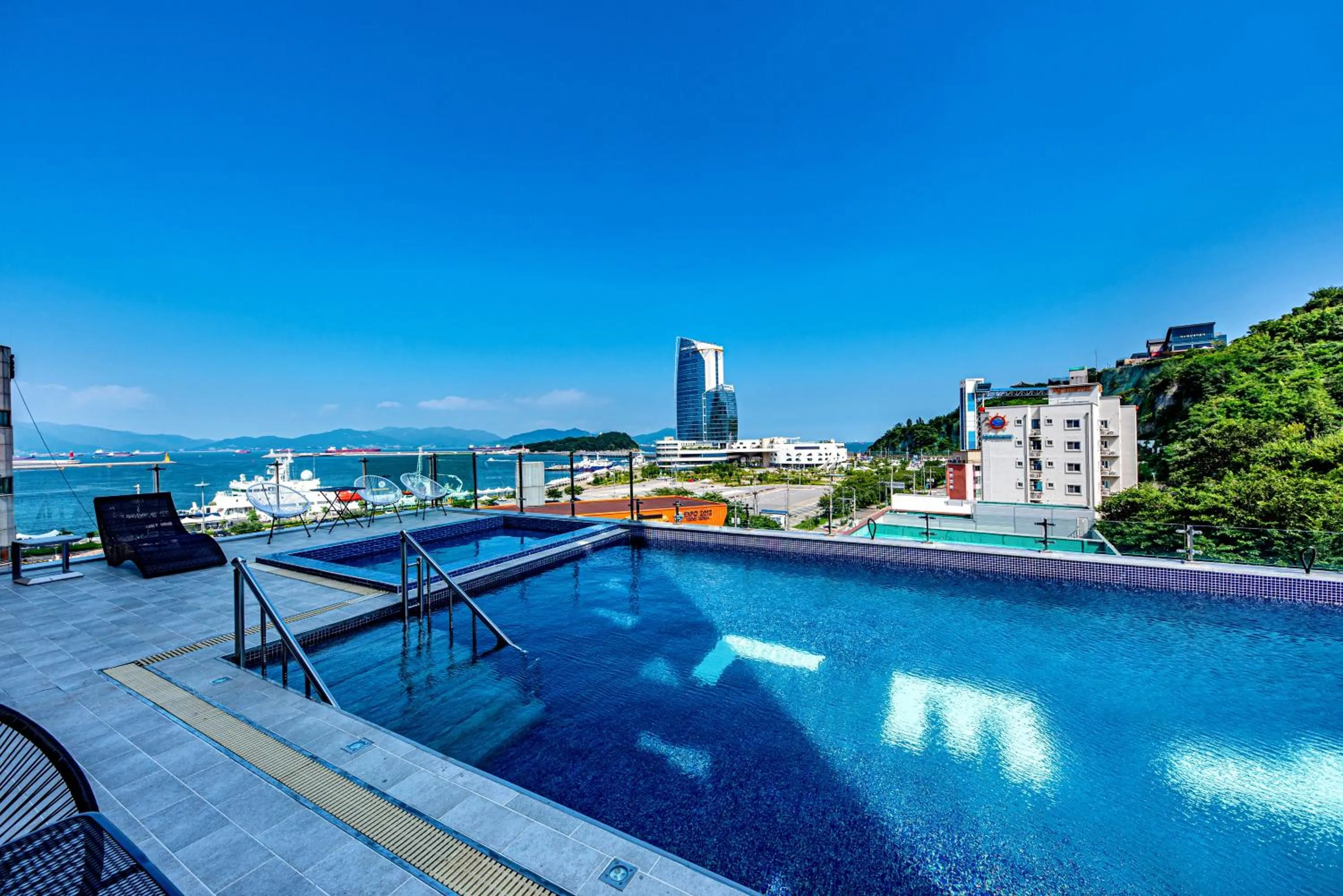Swimming pool in HS Tourist Hotel