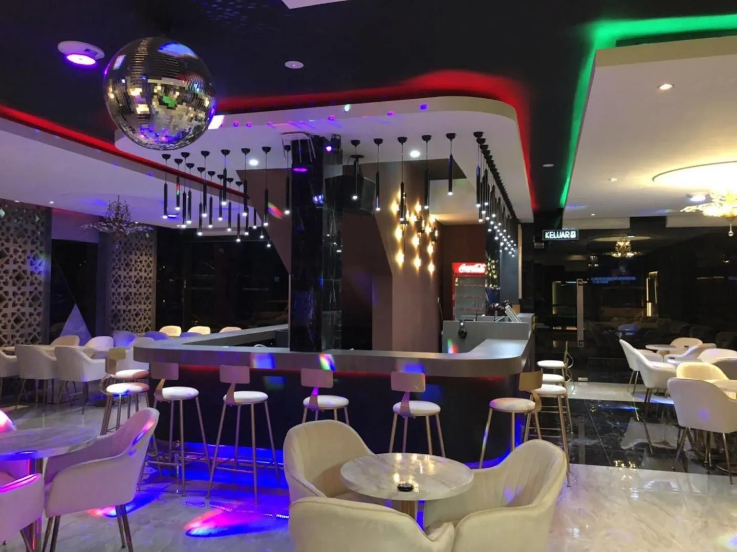 Restaurant/places to eat in Qu Lin Resident