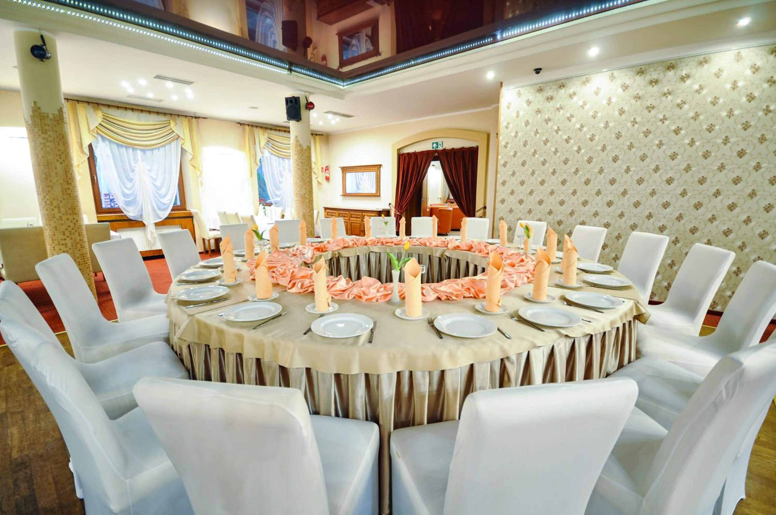 Restaurant/places to eat in Hotel Trzy Światy Spa & Wellness Rajska WySpa