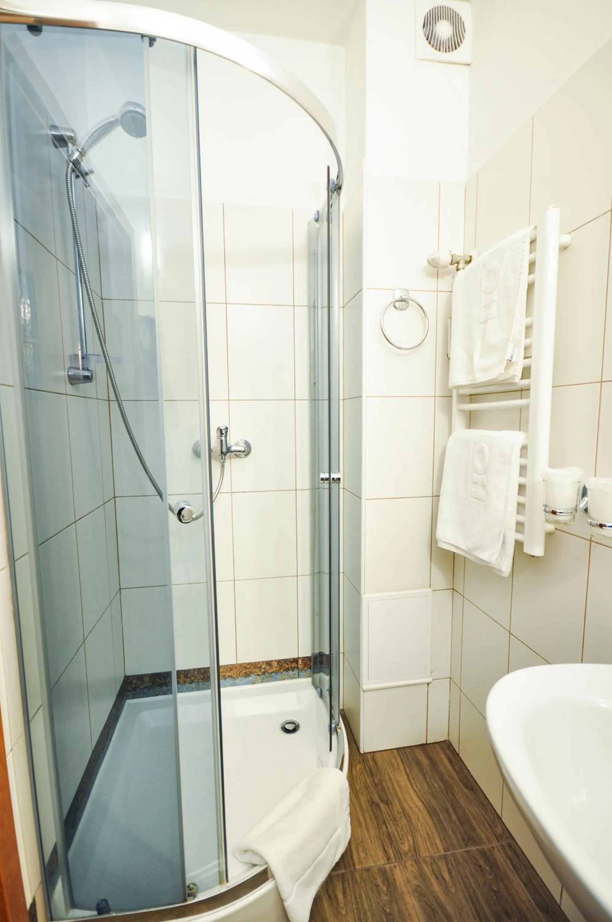 Bathroom in Hotel Trzy Światy Spa & Wellness Rajska WySpa