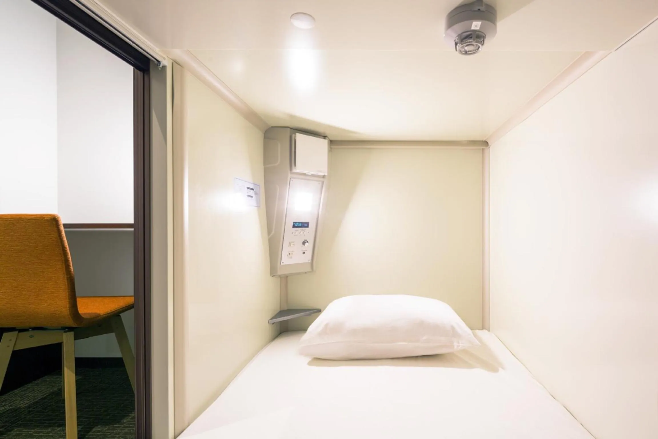 Bed in Capsule Hotel Cube Hiroshima