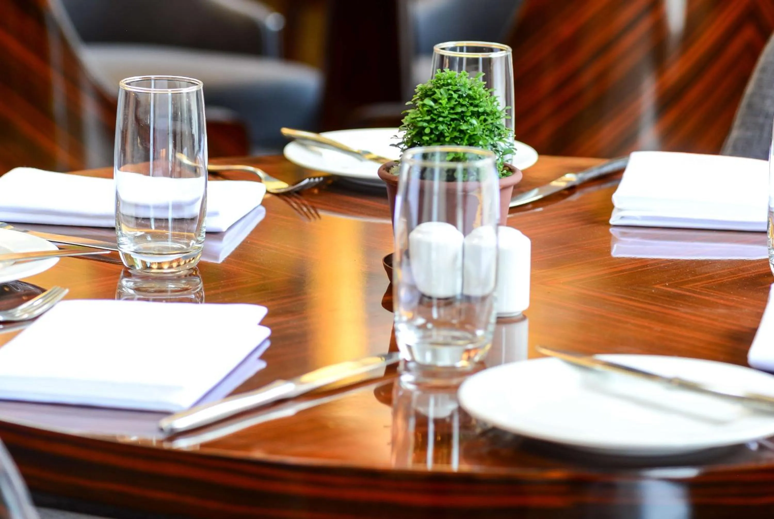 Restaurant/places to eat in Howard Johnson by Wyndham, Kolkata Airport