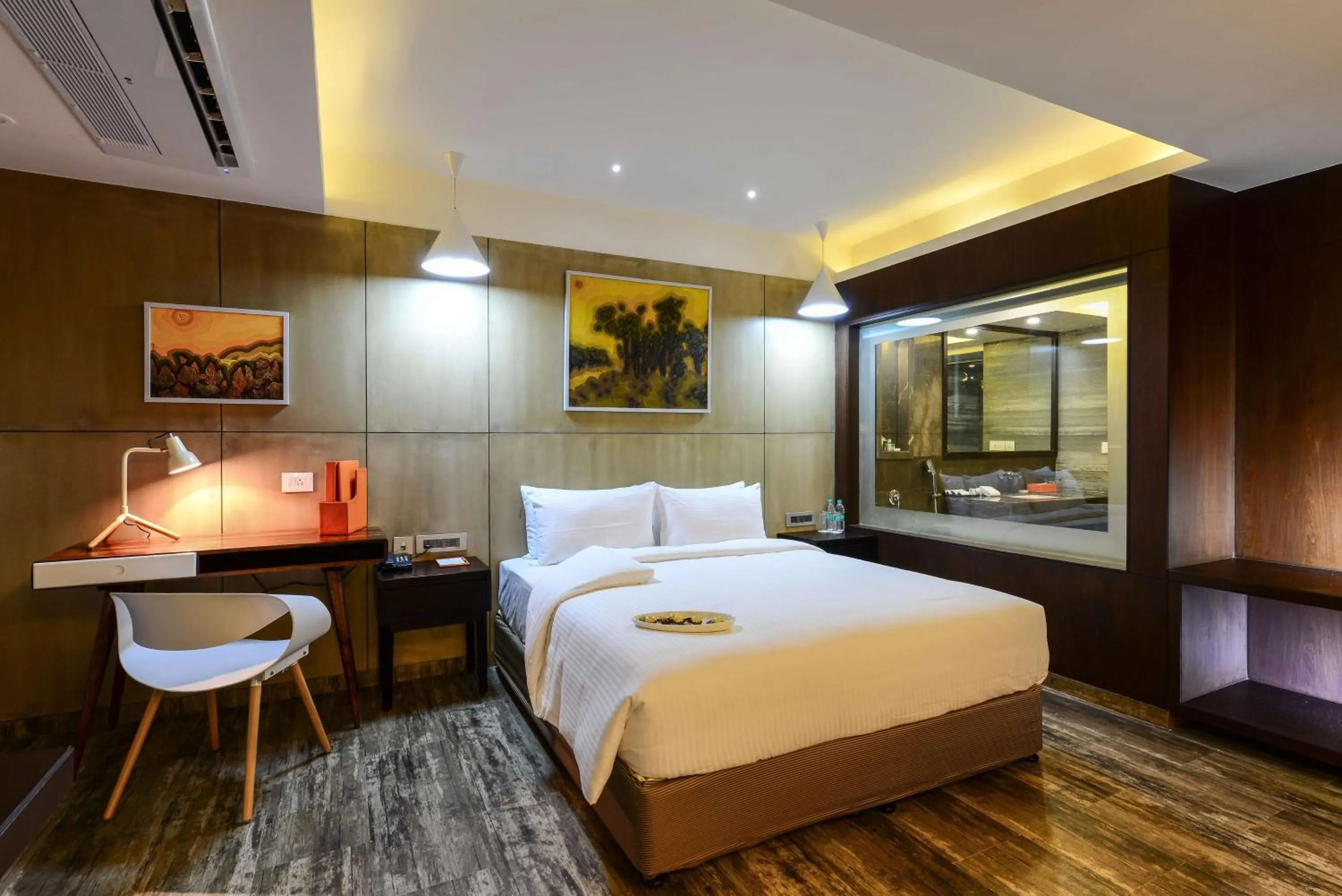 Photo of the whole room, Bed in Howard Johnson by Wyndham, Kolkata Airport