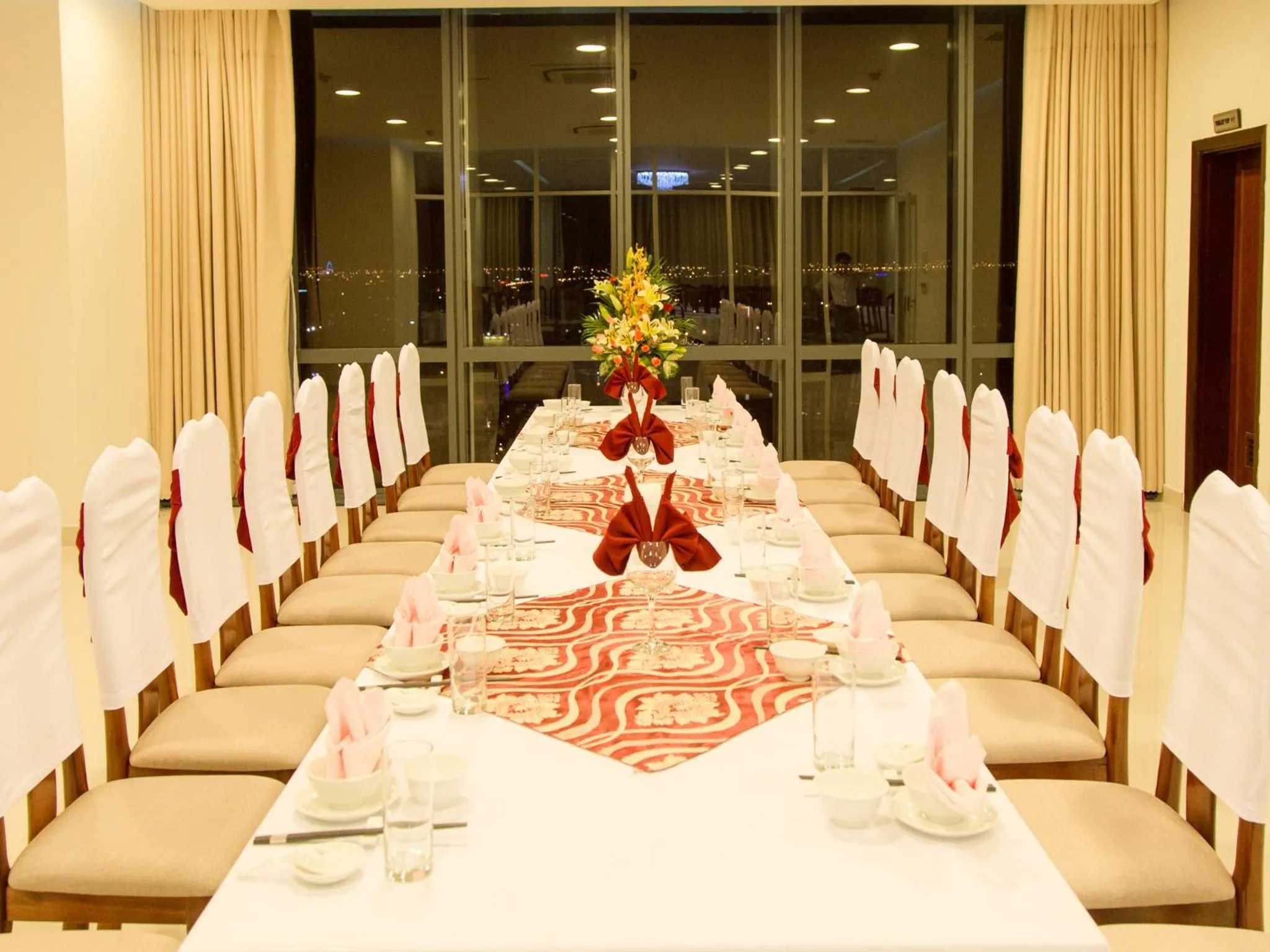 Restaurant/places to eat in Da Nang Han River Hotel