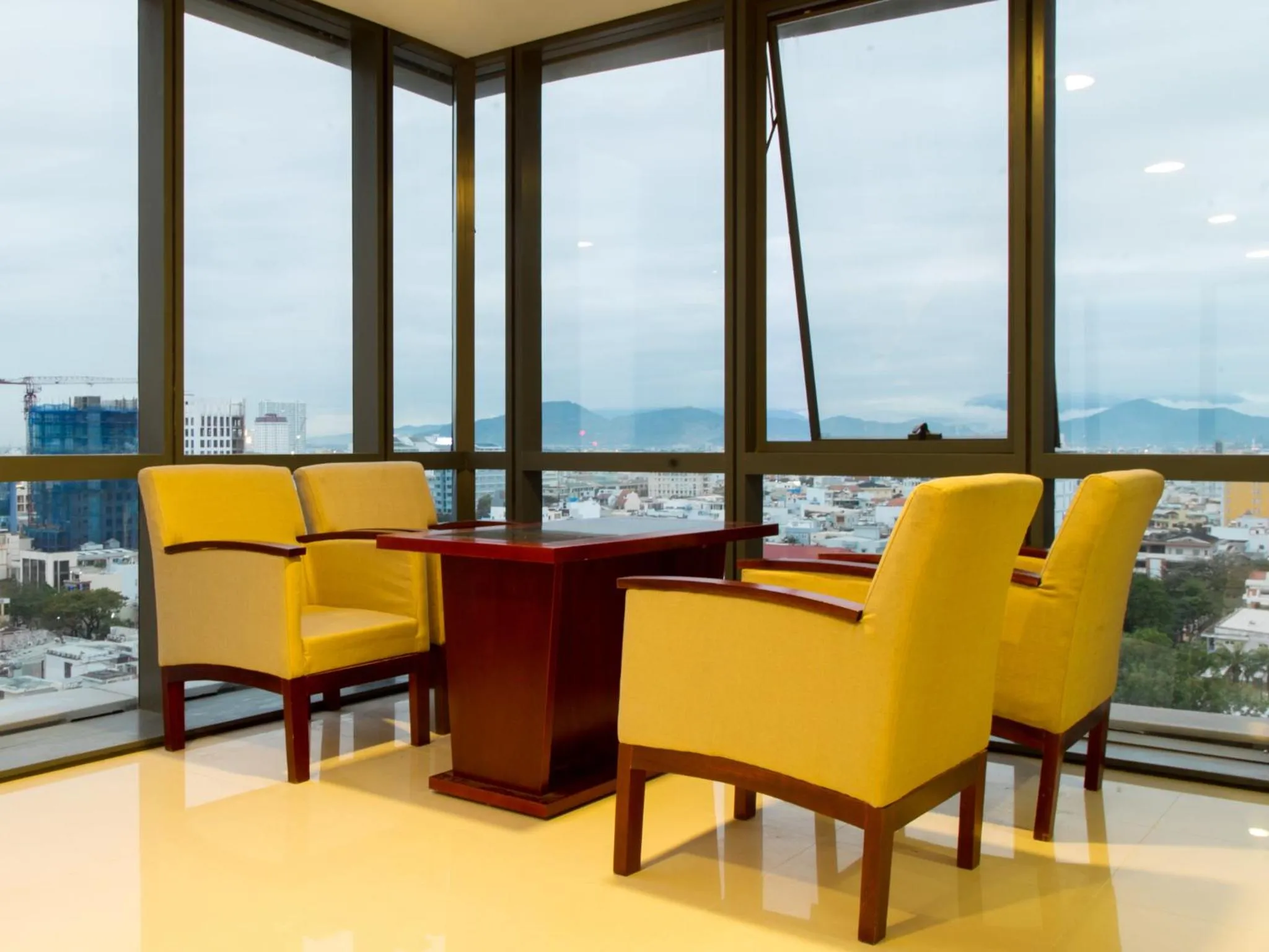 Dining area in Da Nang Han River Hotel
