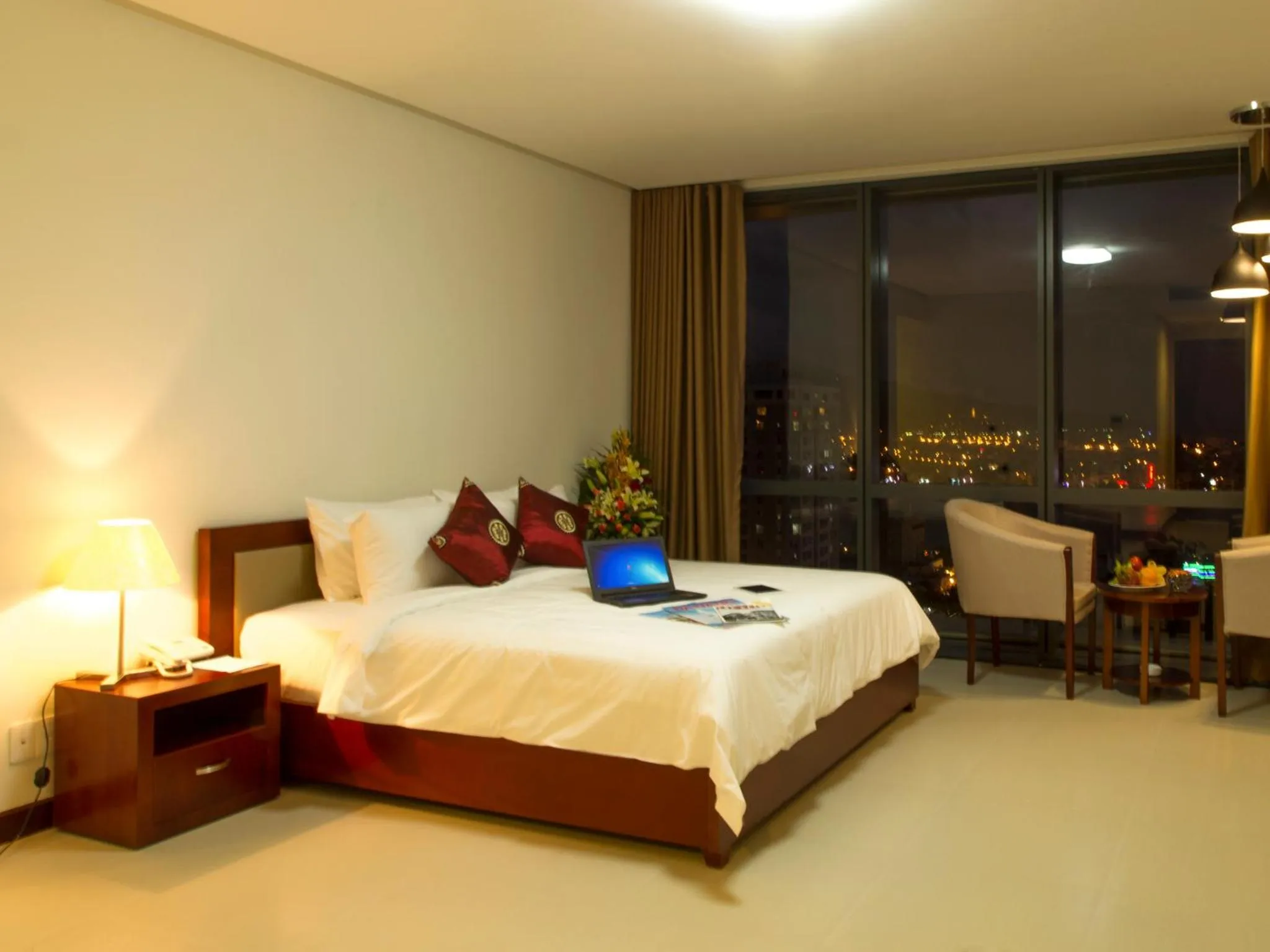 Photo of the whole room, Bed in Da Nang Han River Hotel