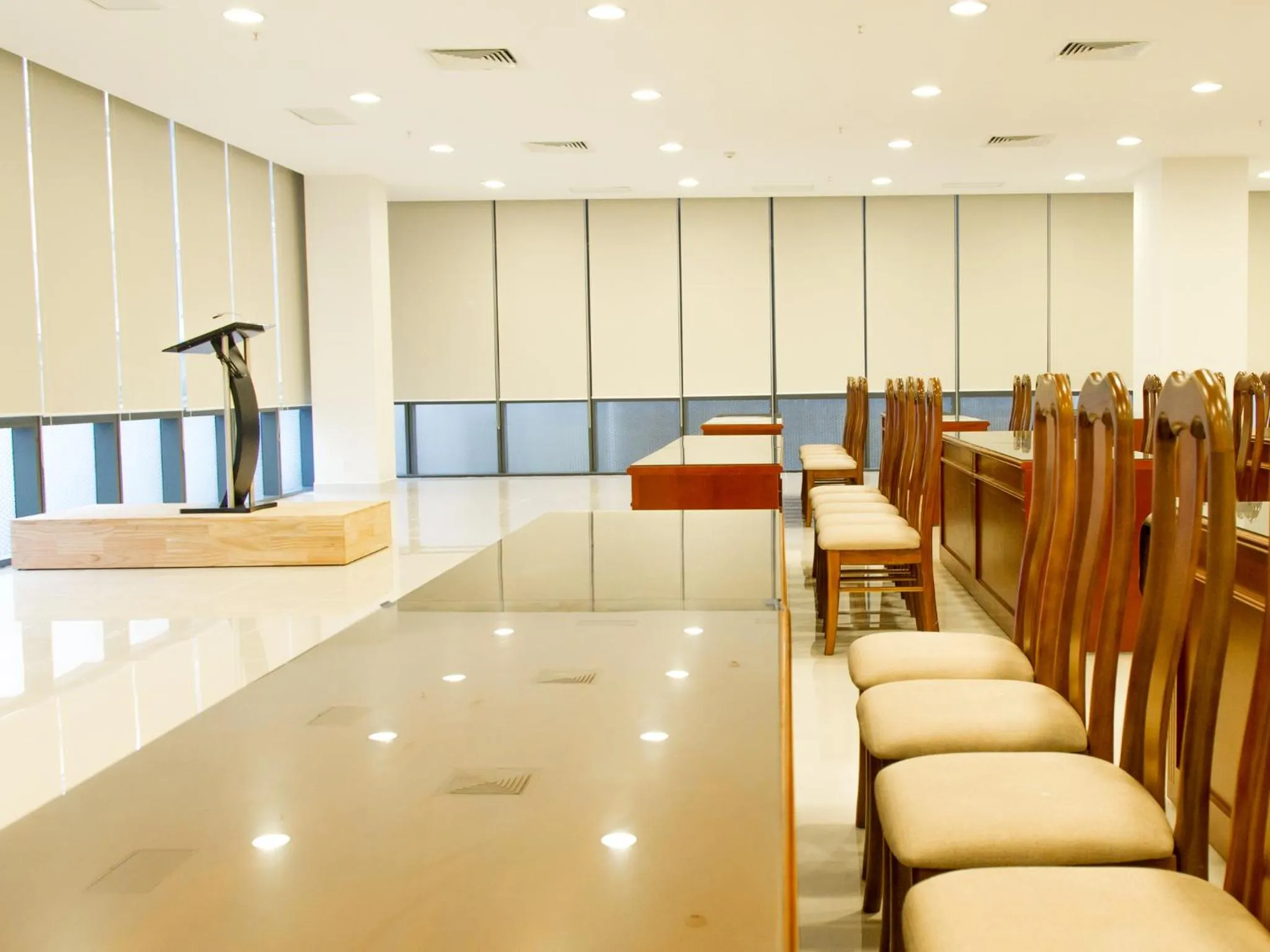 Business facilities in Da Nang Han River Hotel