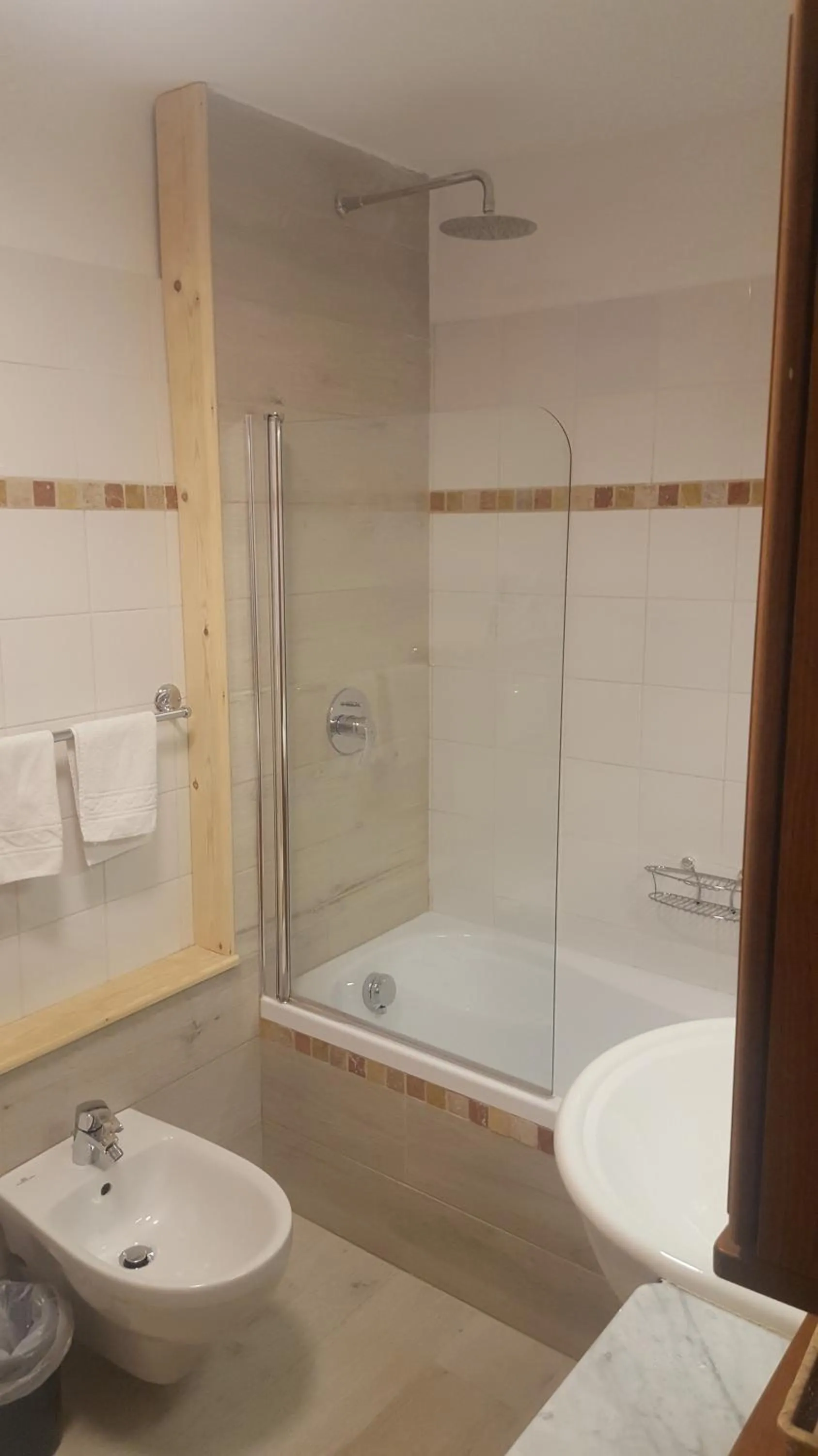 Shower in Hotel Castor