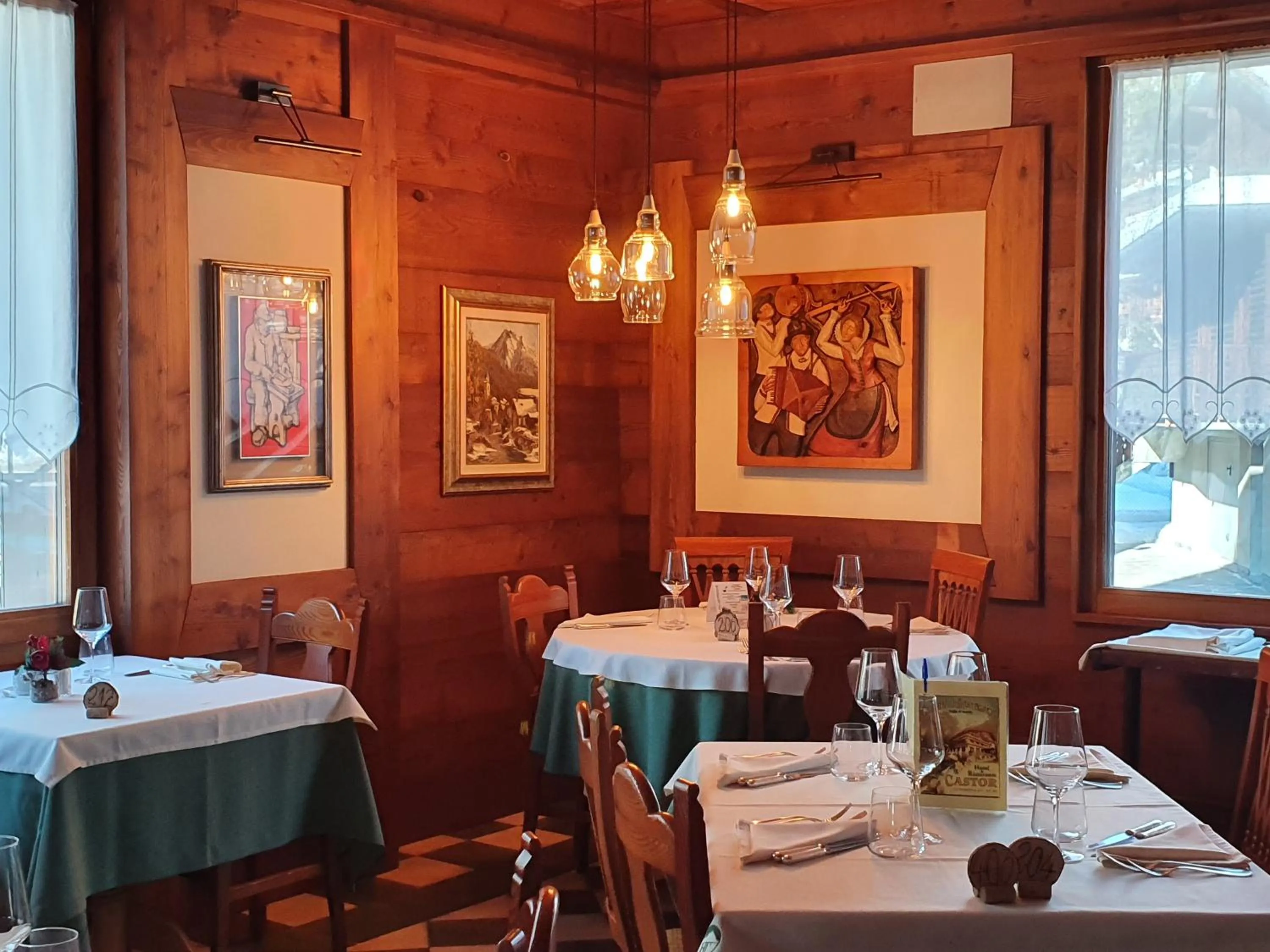 Restaurant/places to eat in Hotel Castor