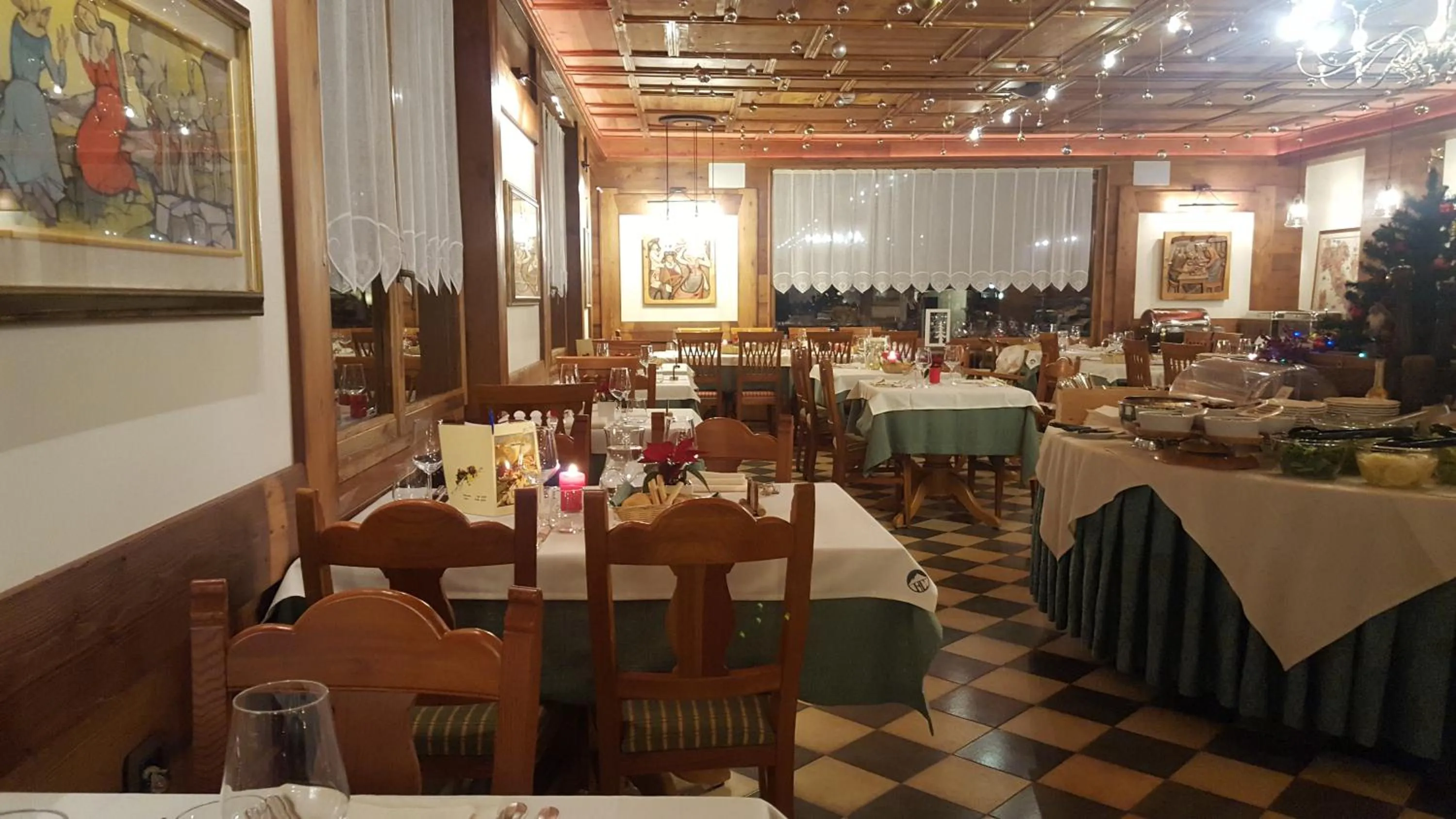 Restaurant/places to eat in Hotel Castor