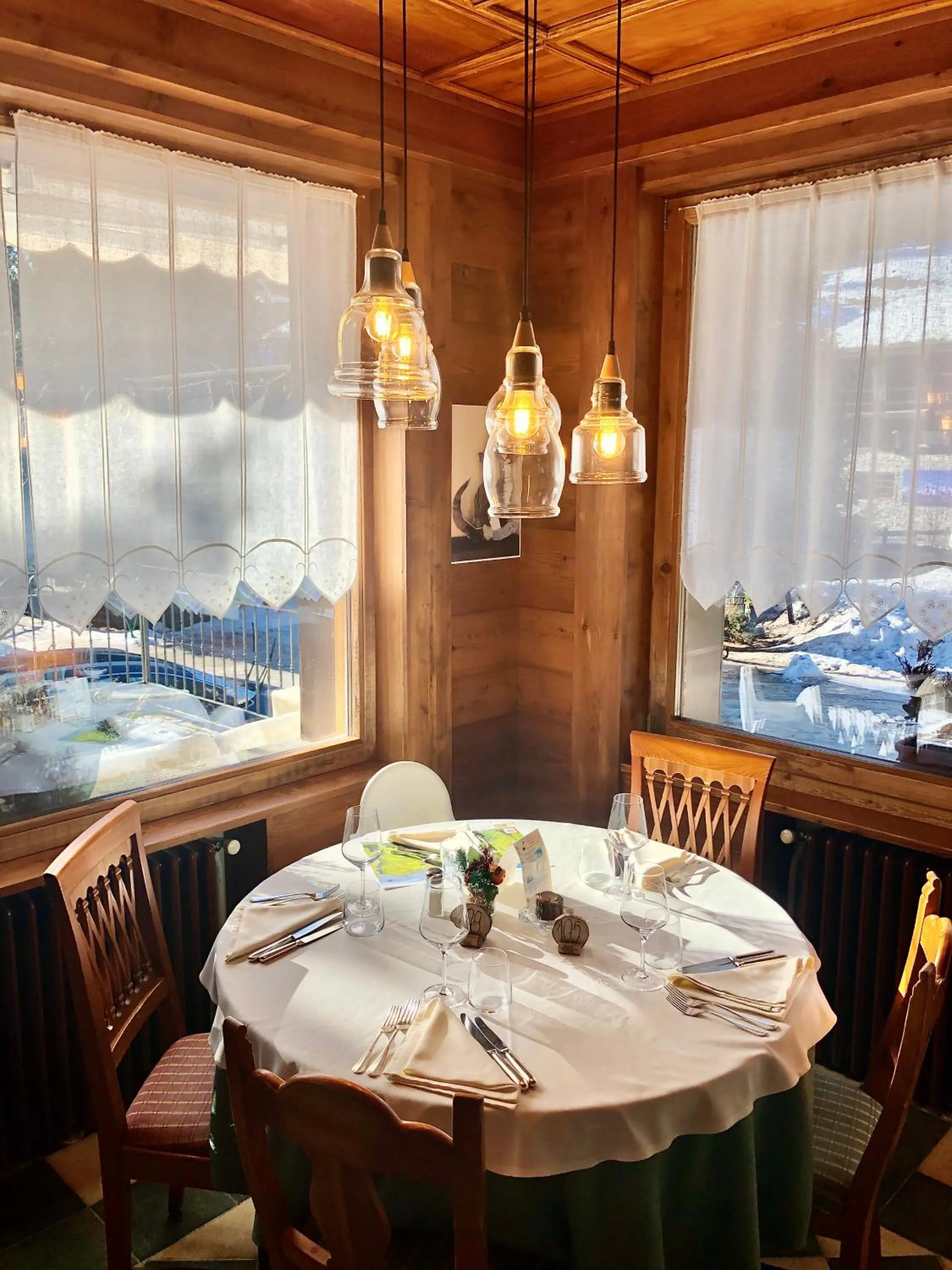 Restaurant/places to eat, Bed in Hotel Castor