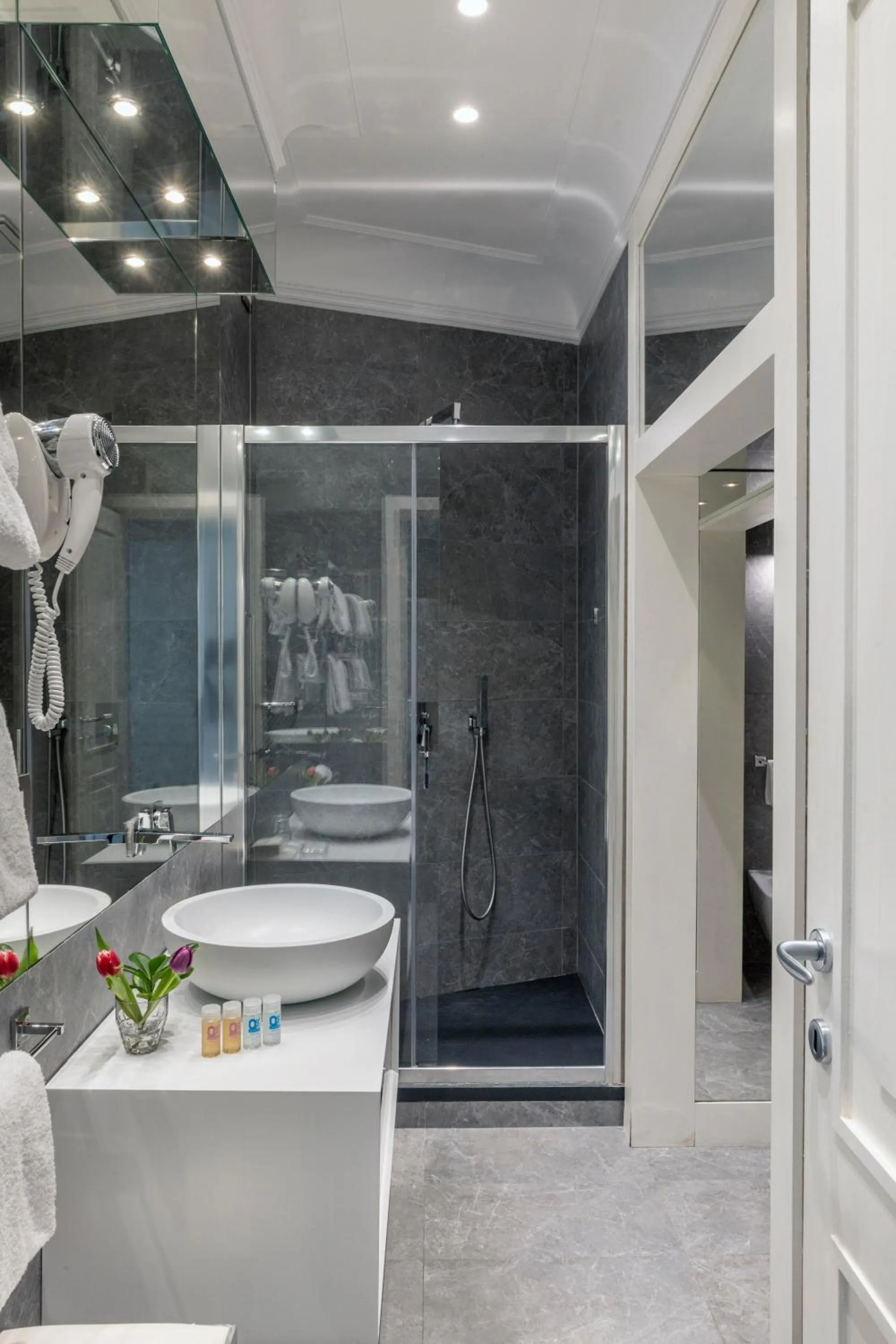 Bathroom in Hotel Scalinata Di Spagna