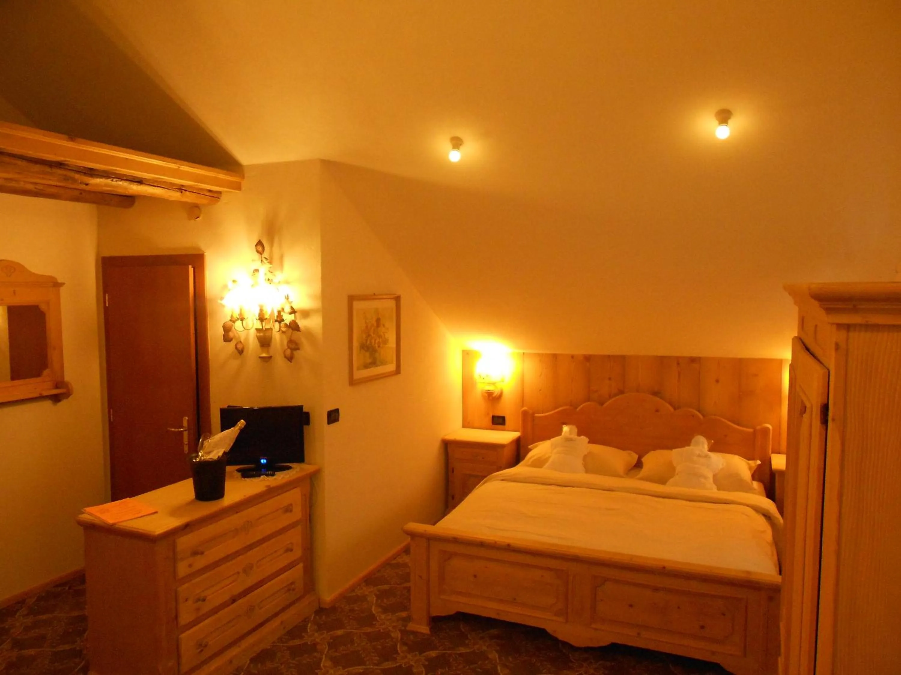 Photo of the whole room, Bed in Hotel Relais Grünwald