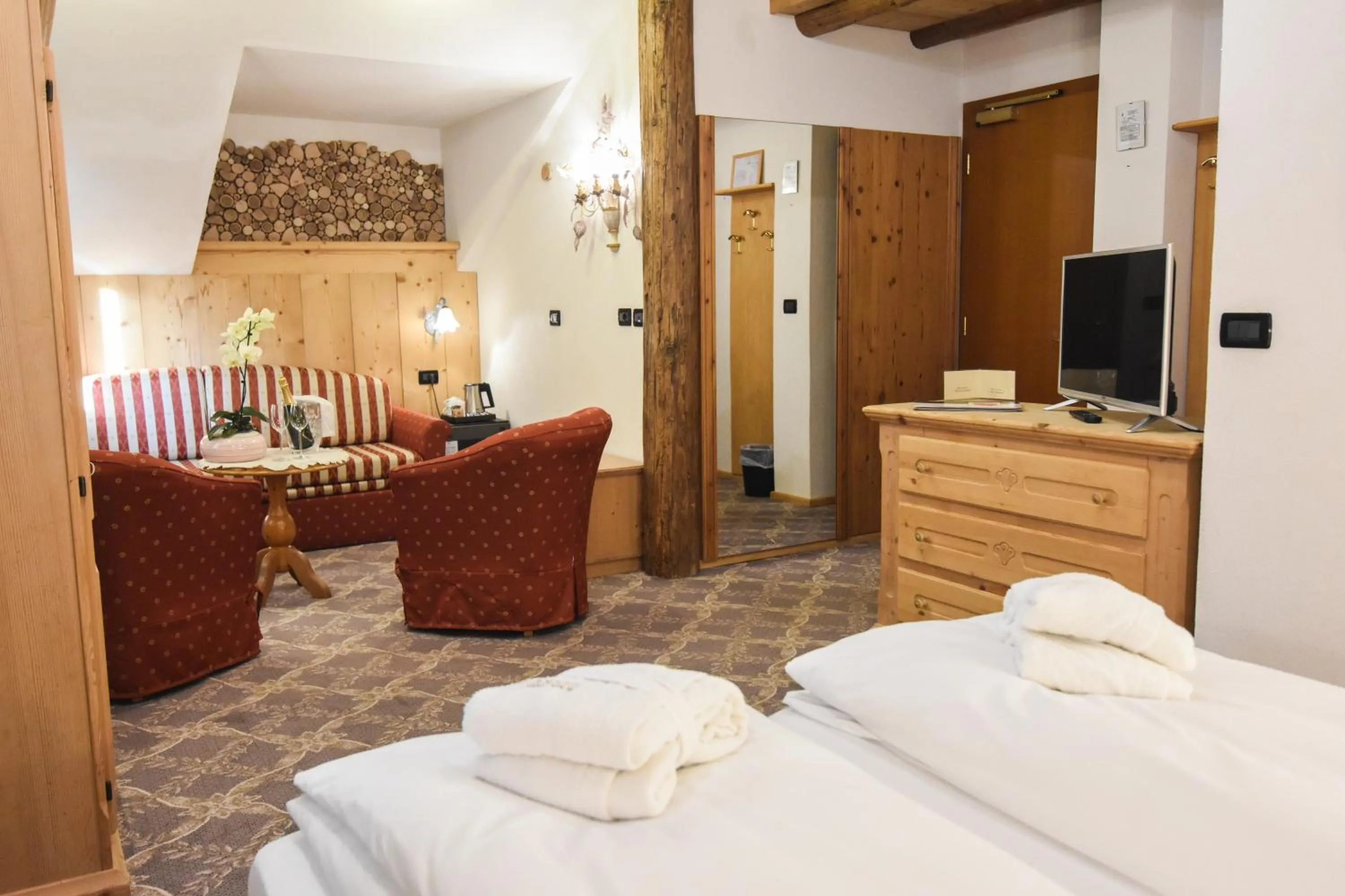 Photo of the whole room, Bed in Hotel Relais Grünwald