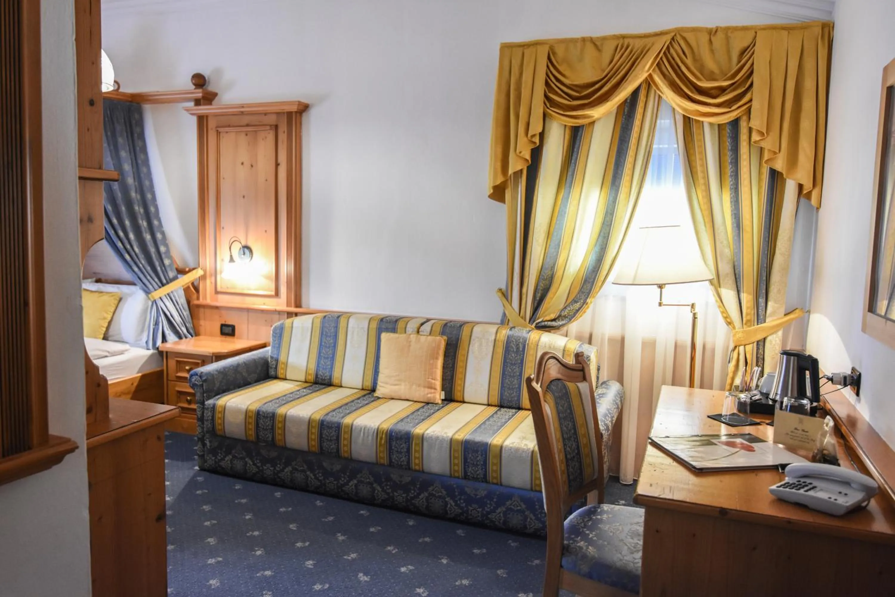 Seating area, Bed in Hotel Relais Grünwald