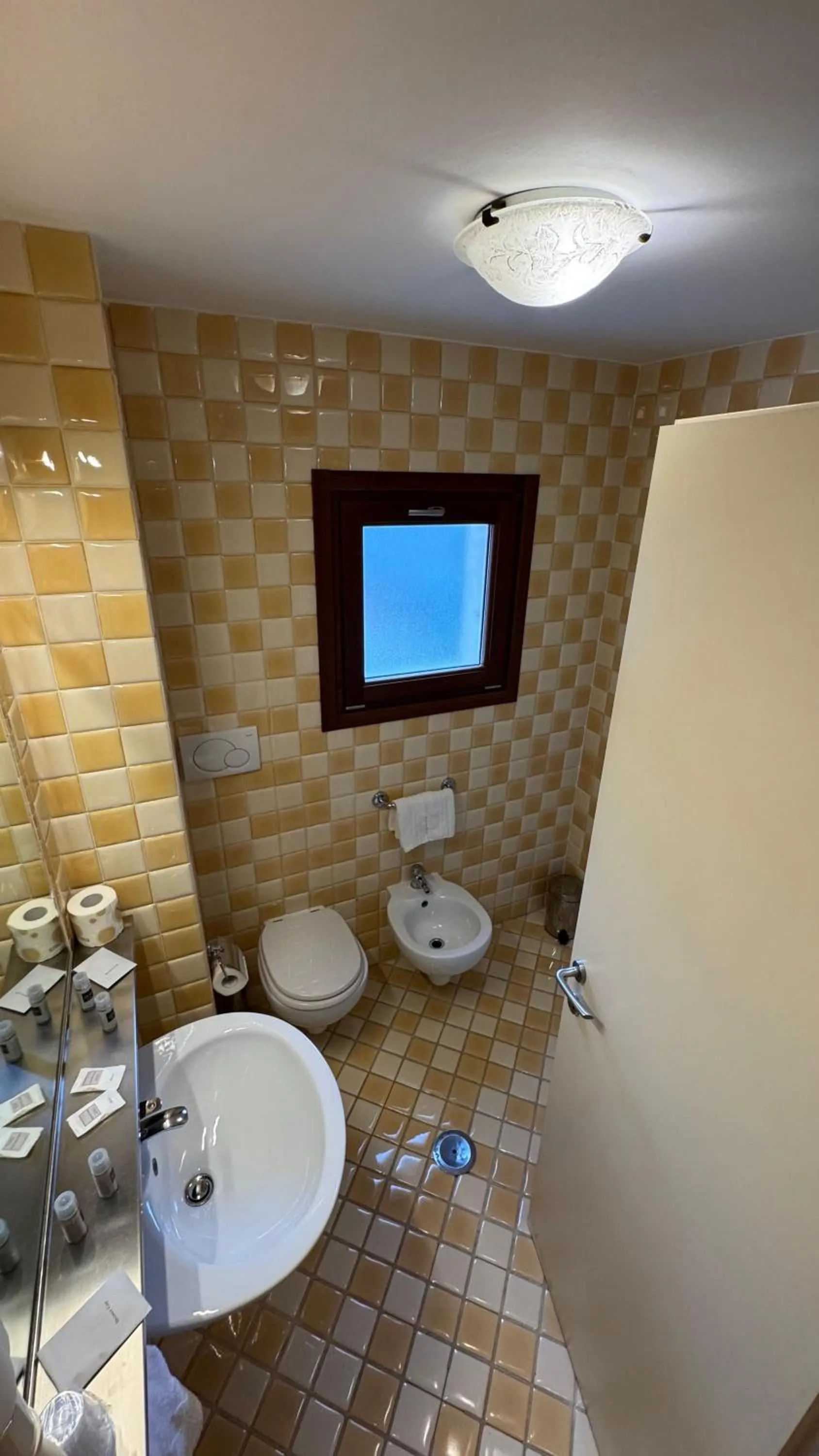 Bathroom in Hotel Bright