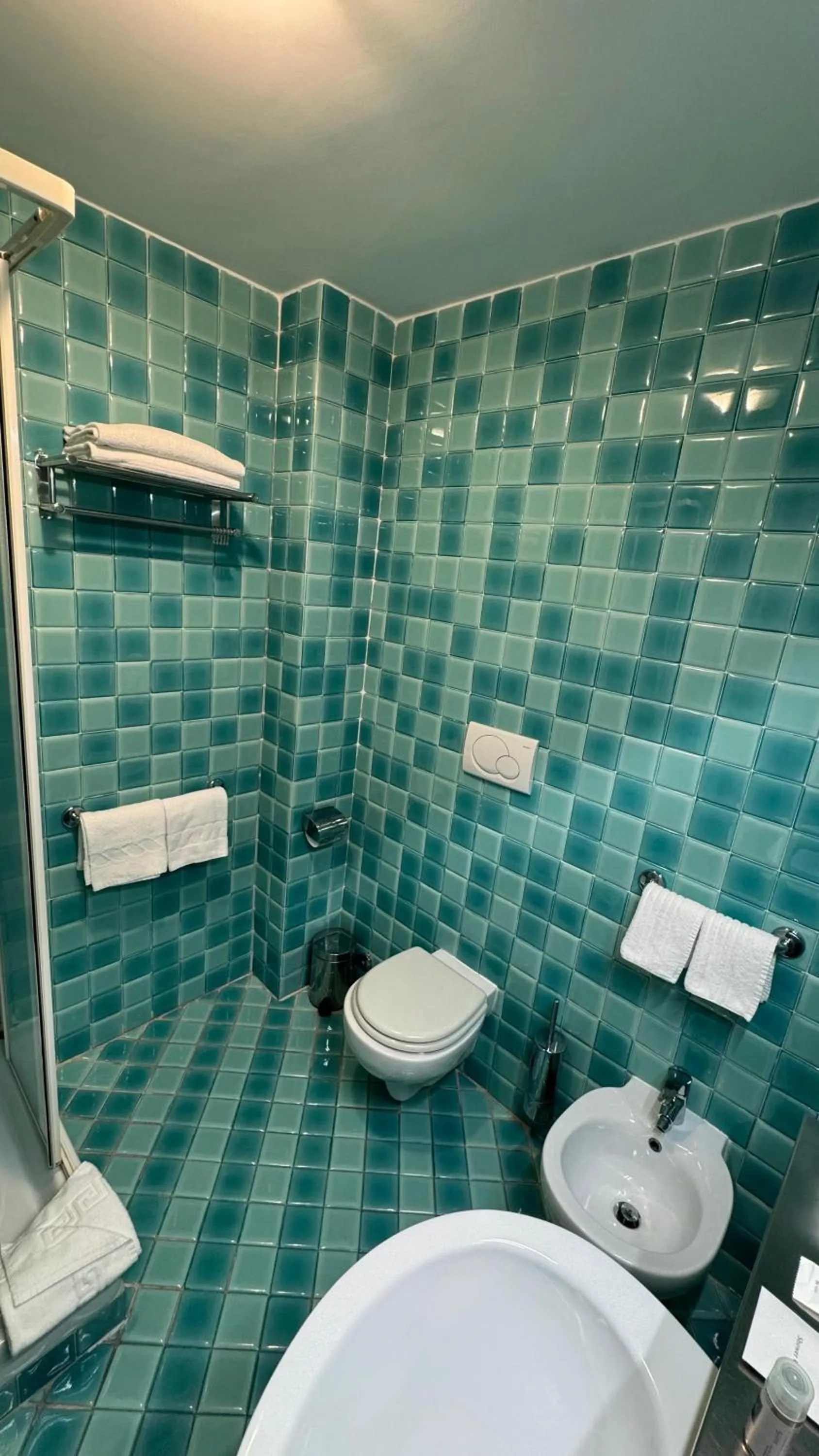 Bathroom in Hotel Bright