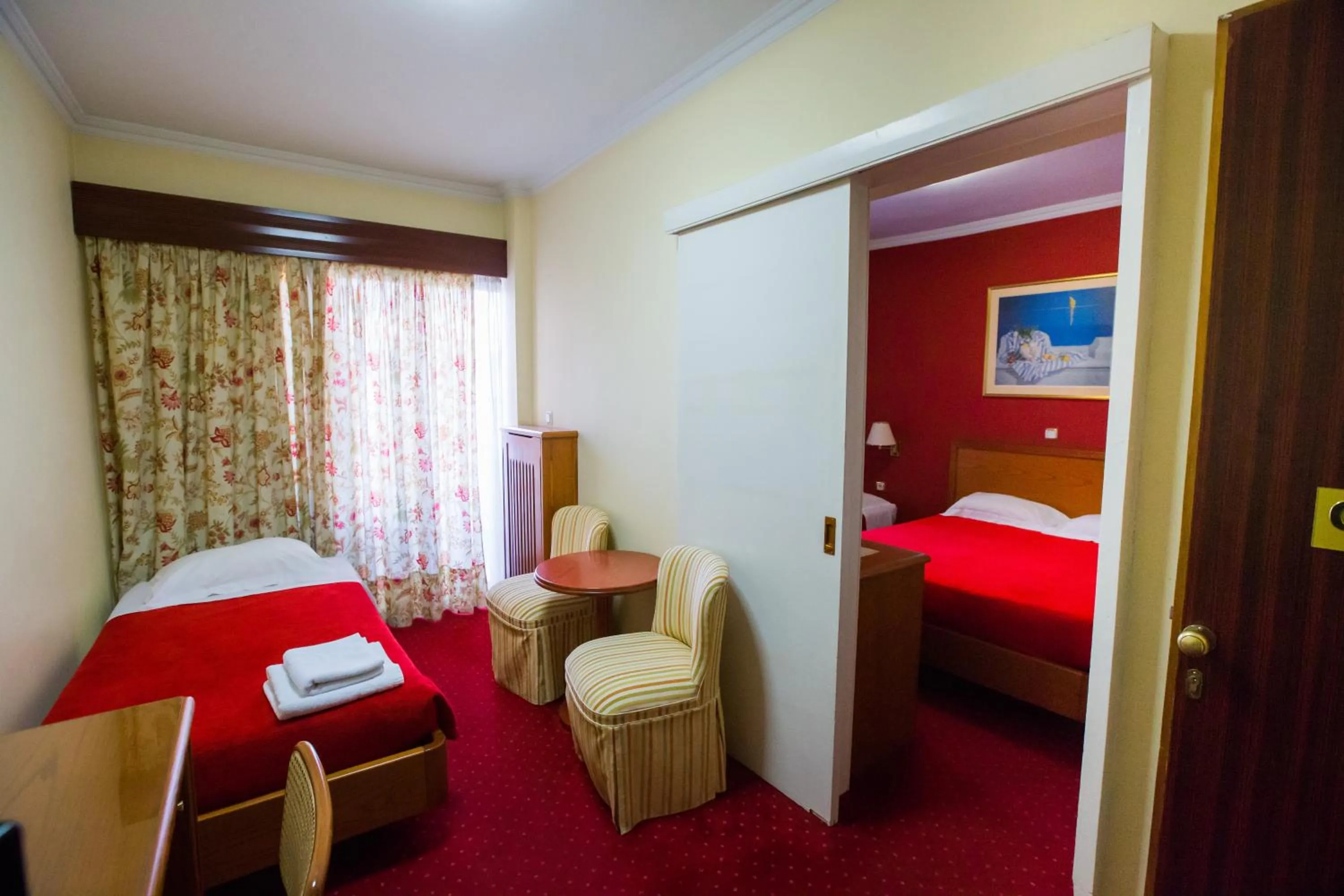 Photo of the whole room, Bed in Grand Hotel