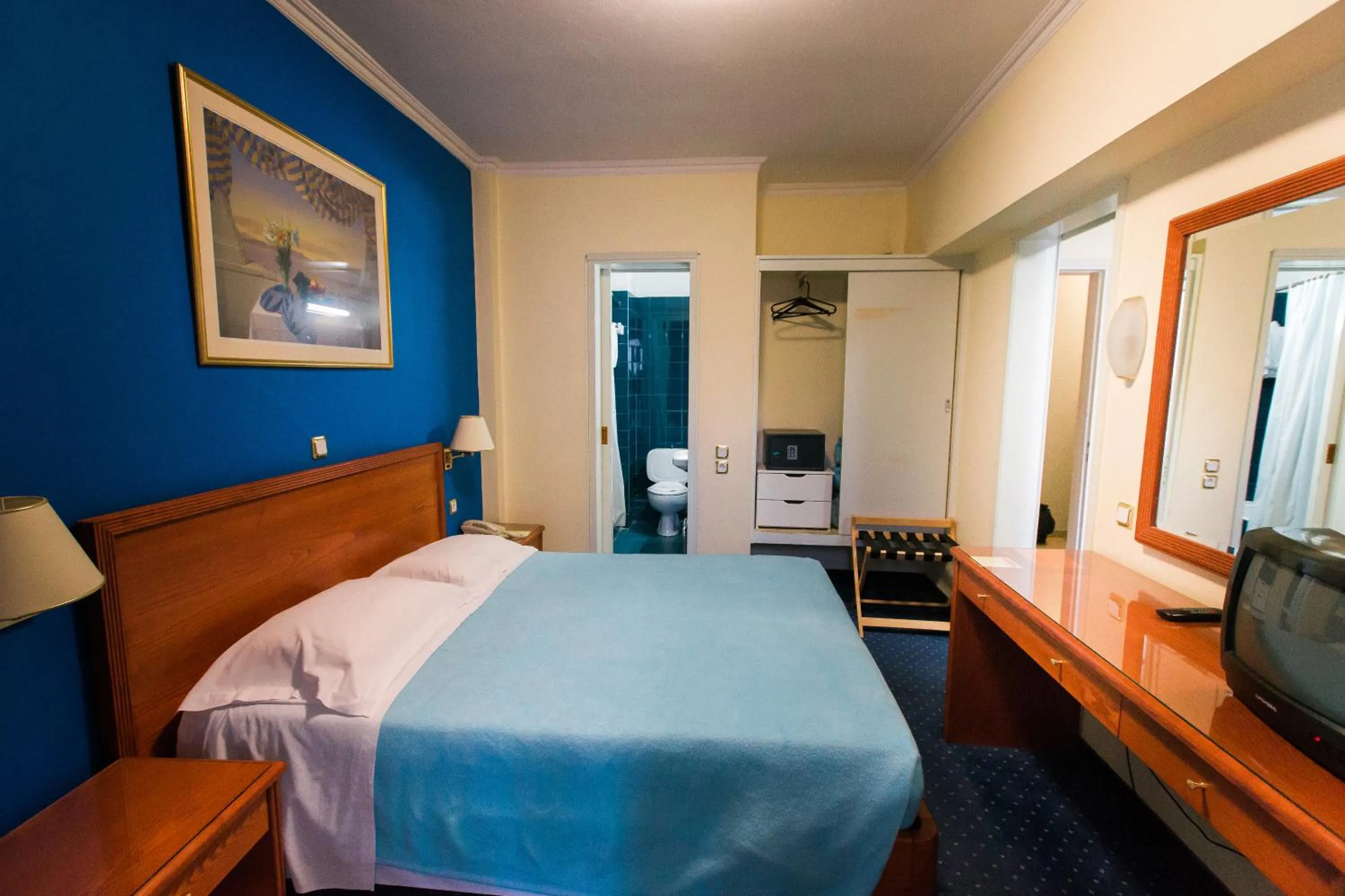 Photo of the whole room, Bed in Grand Hotel